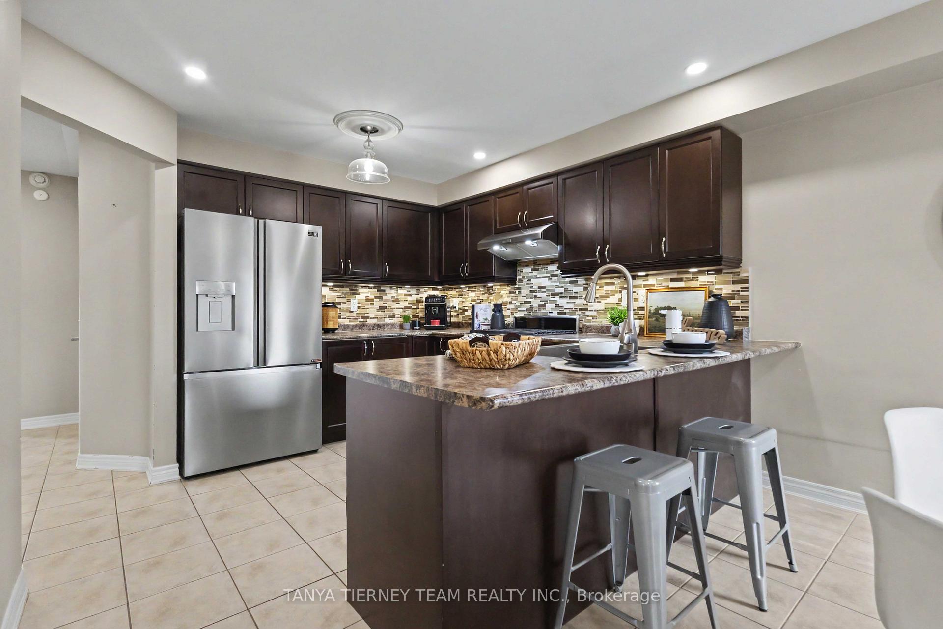 Photo 7 of 96 Mildenhall Place, Whitby, Brooklin — HOMEH