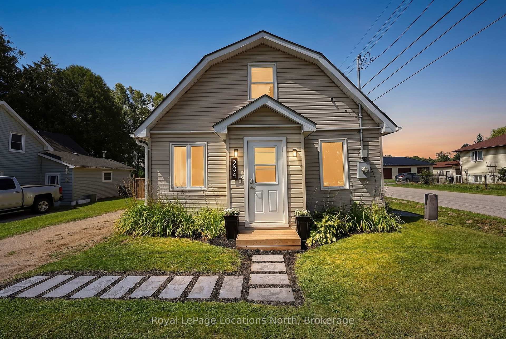 Photo 1 of 204 Sutherland Street N, Clearview, Stayner — HOMEH