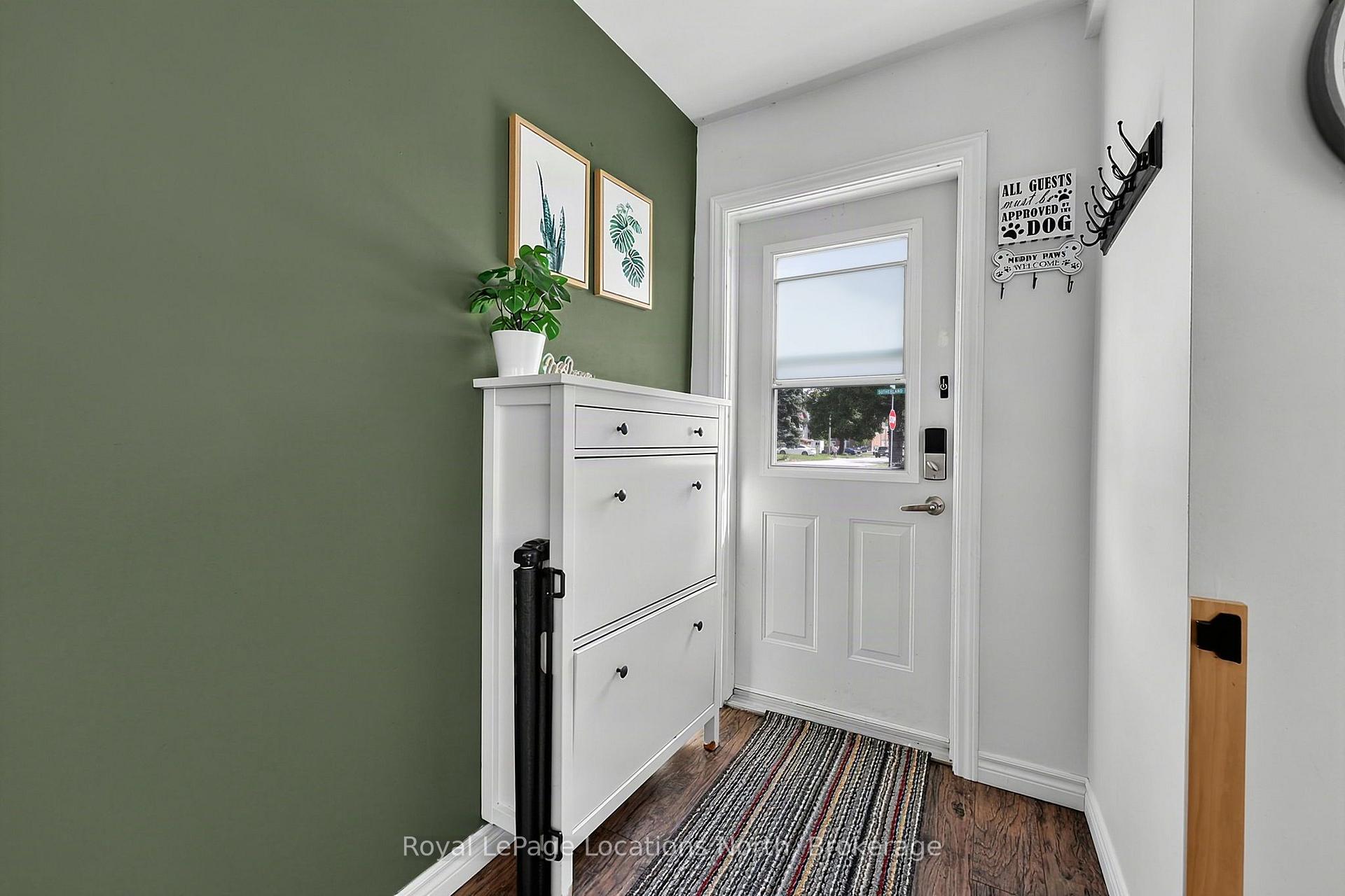 Photo 3 of 204 Sutherland Street N, Clearview, Stayner — HOMEH