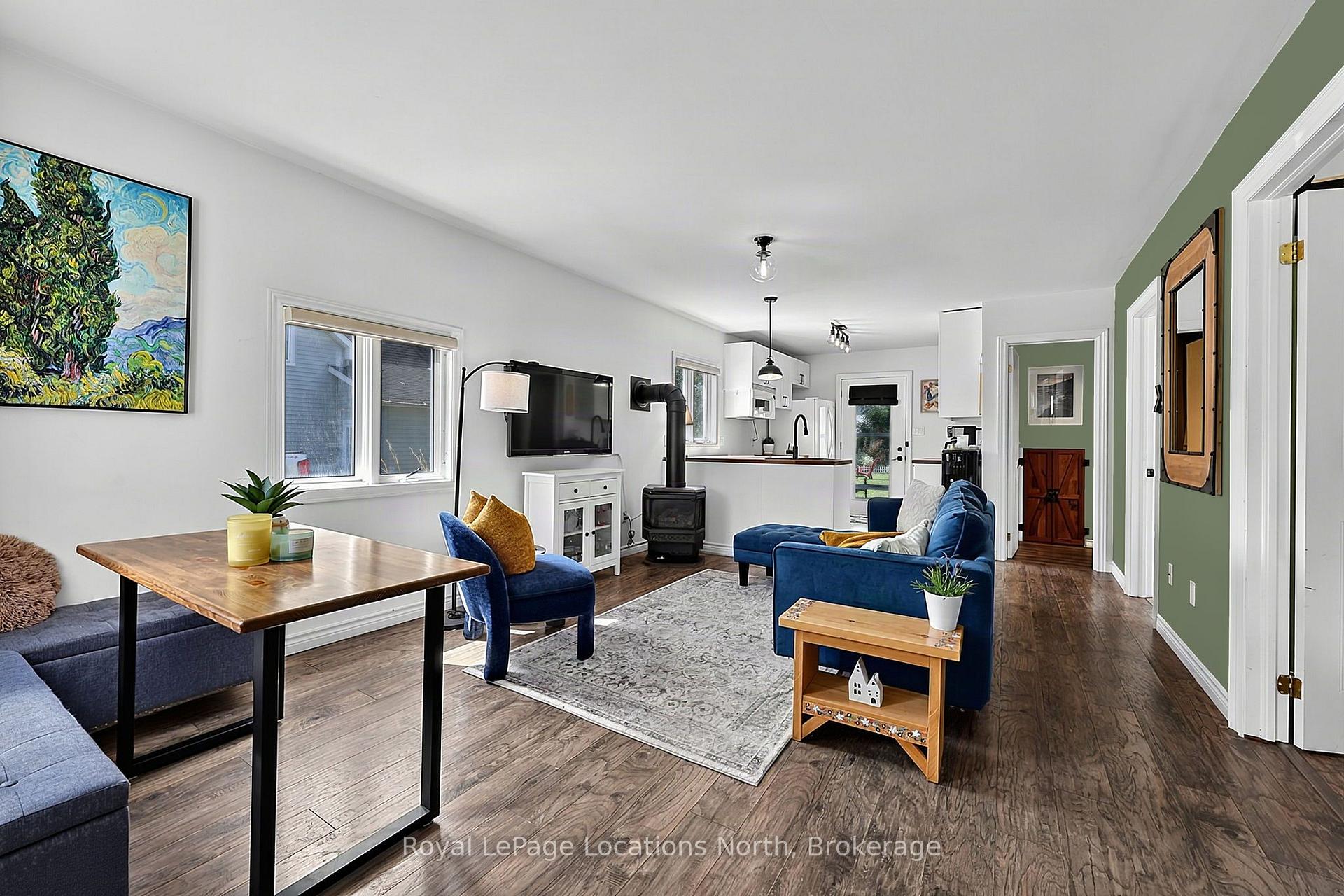Photo 5 of 204 Sutherland Street N, Clearview, Stayner — HOMEH