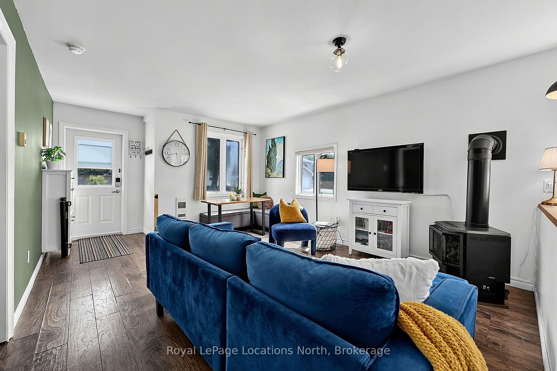 Photo 8 of 204 Sutherland Street N, Clearview, Stayner — HOMEH