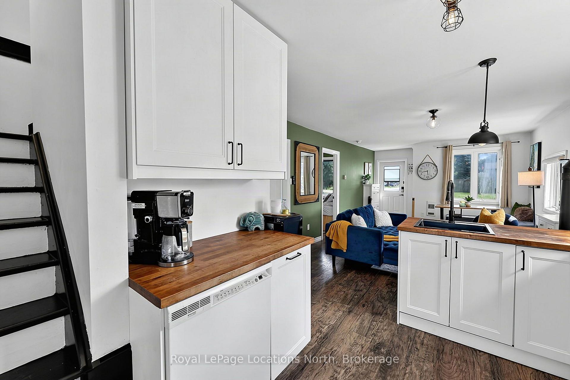 Photo 12 of 204 Sutherland Street N, Clearview, Stayner — HOMEH