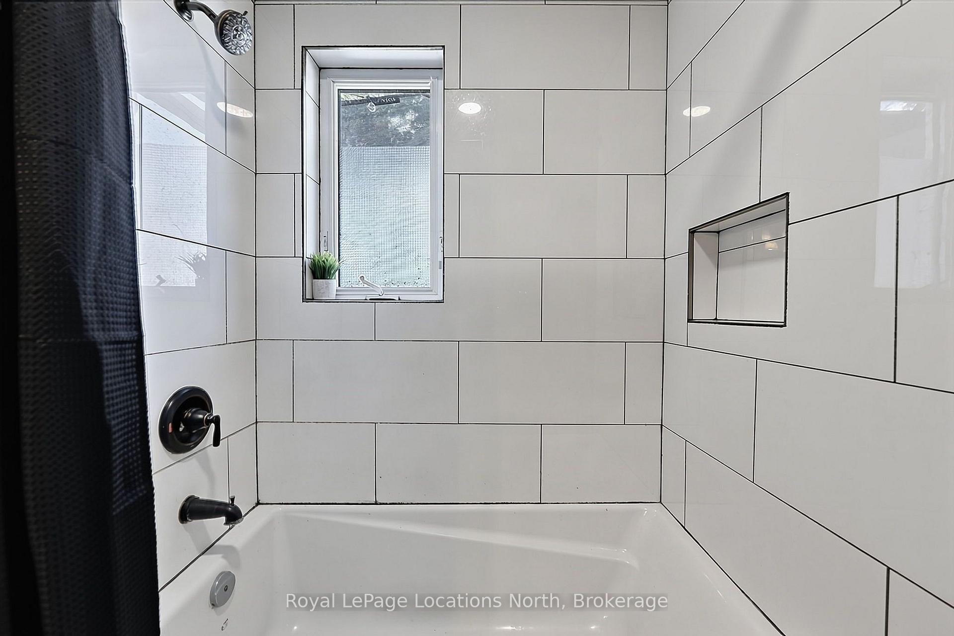 Photo 17 of 204 Sutherland Street N, Clearview, Stayner — HOMEH
