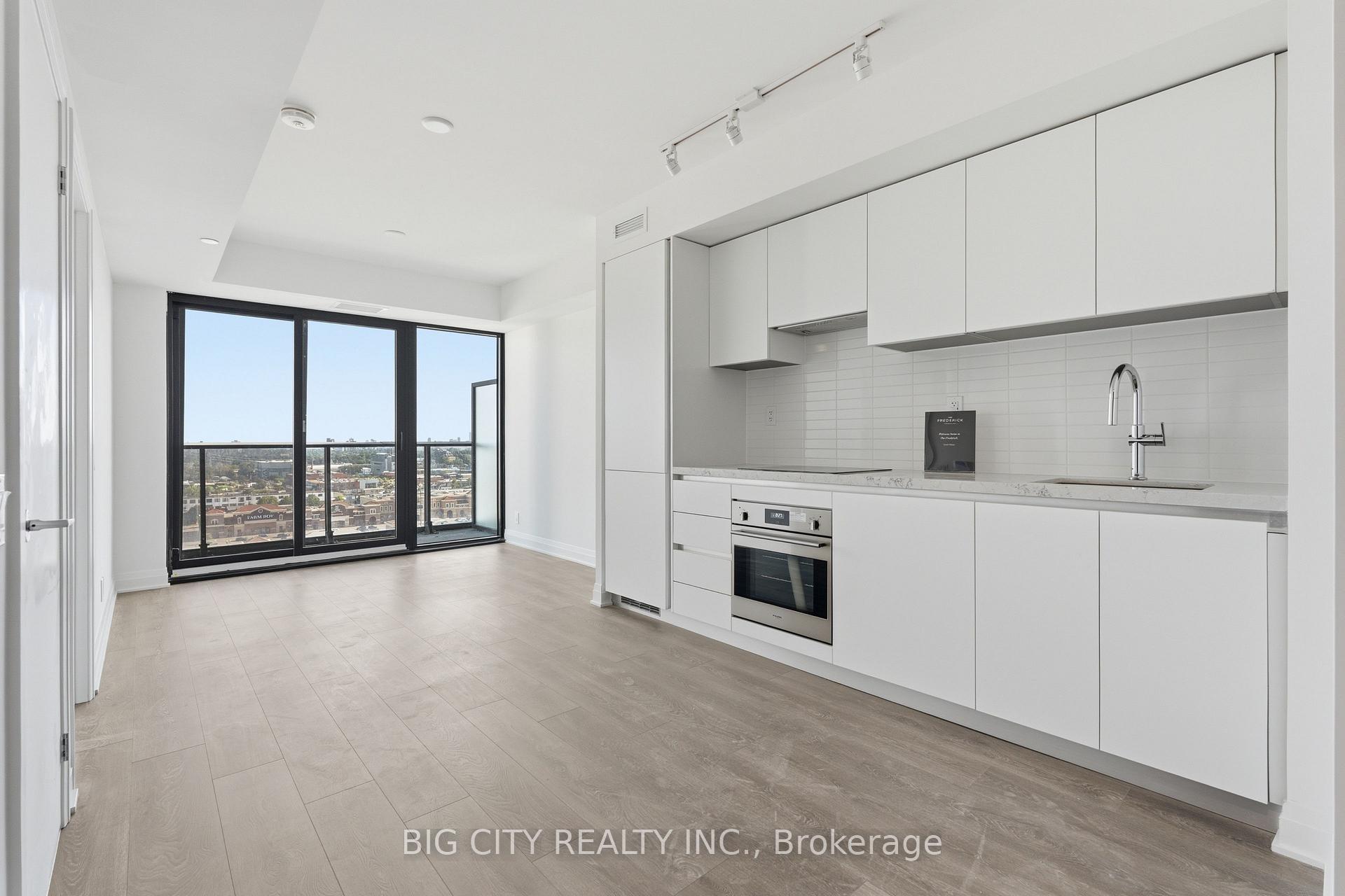 Photo 3 of Unit 1611, 25 Frederick Todd Way, Toronto, Leaside — HOMEH