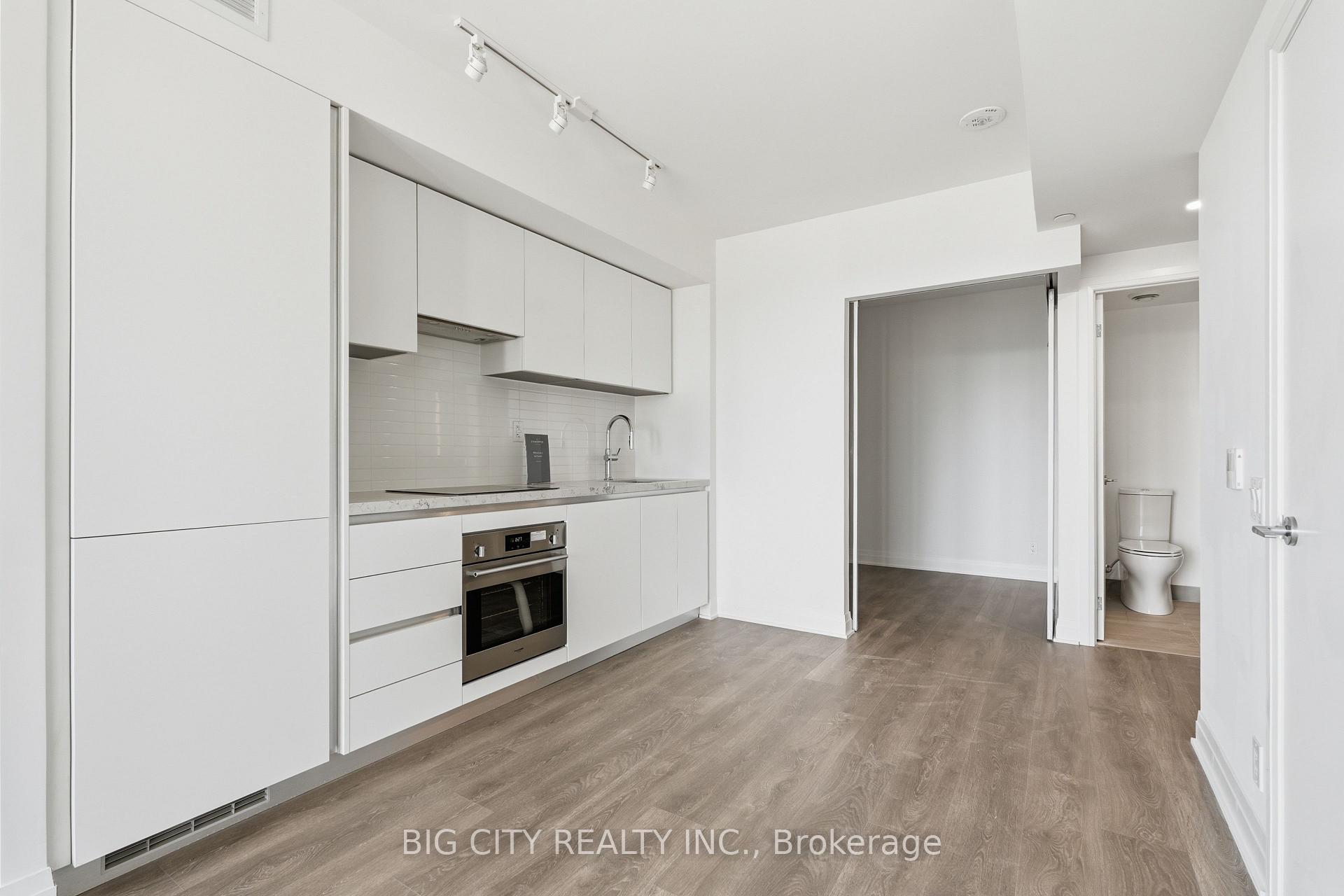 Photo 4 of Unit 1611, 25 Frederick Todd Way, Toronto, Leaside — HOMEH