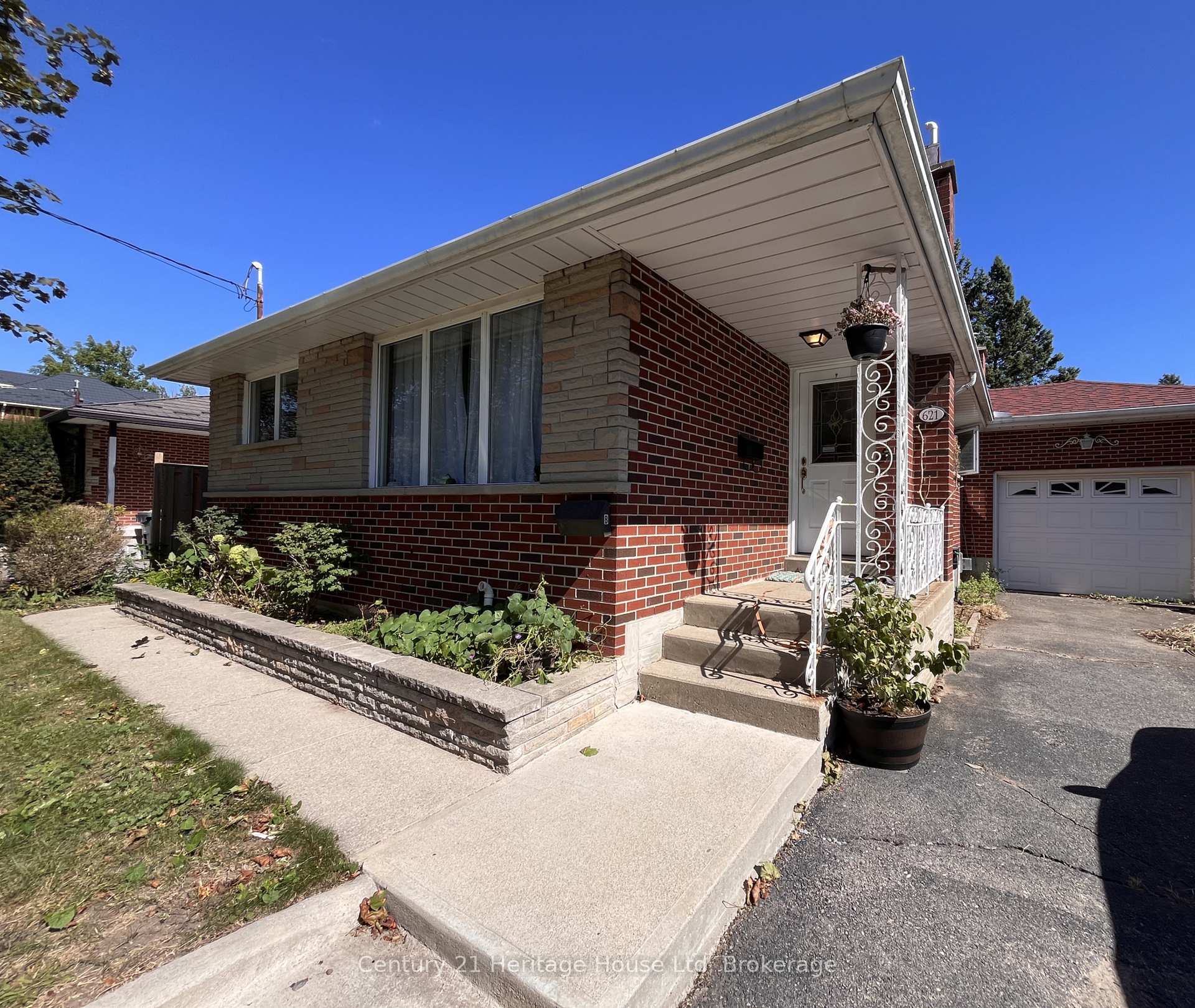 Photo 2 of 621 Eramosa Road, Guelph, Grange Road — HOMEH