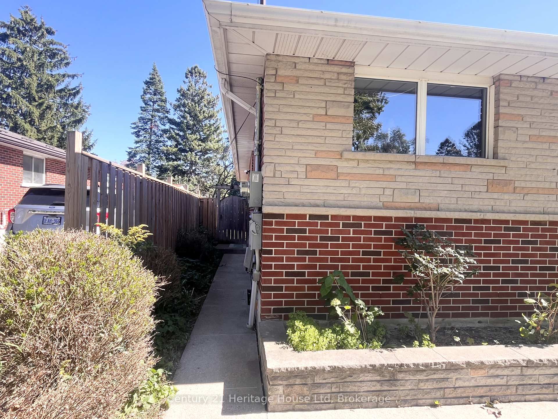 Photo 3 of 621 Eramosa Road, Guelph, Grange Road — HOMEH