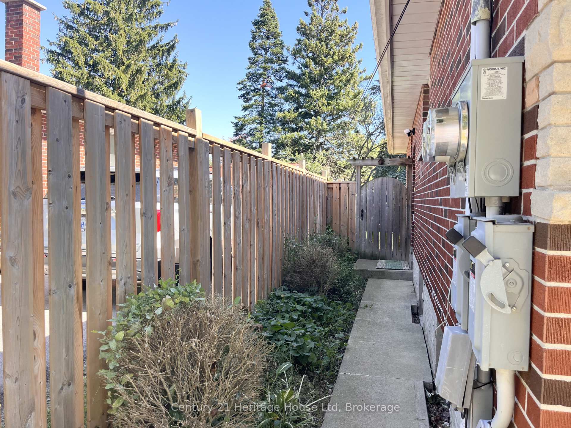Photo 4 of 621 Eramosa Road, Guelph, Grange Road — HOMEH