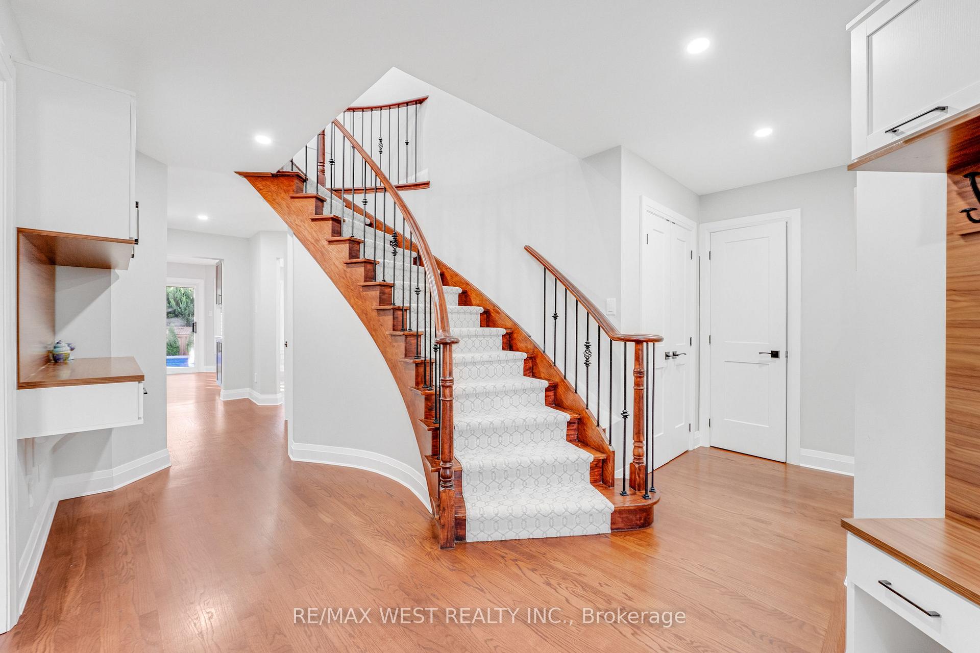 Photo 3 of 1136 Goodson Crescent, Oakville, Wedgewood Creek — HOMEH