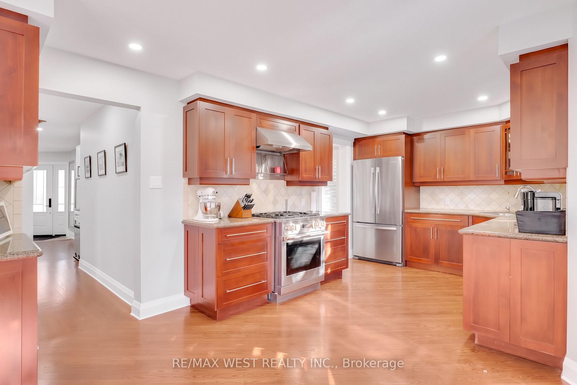 Photo 7 of 1136 Goodson Crescent, Oakville, Wedgewood Creek — HOMEH