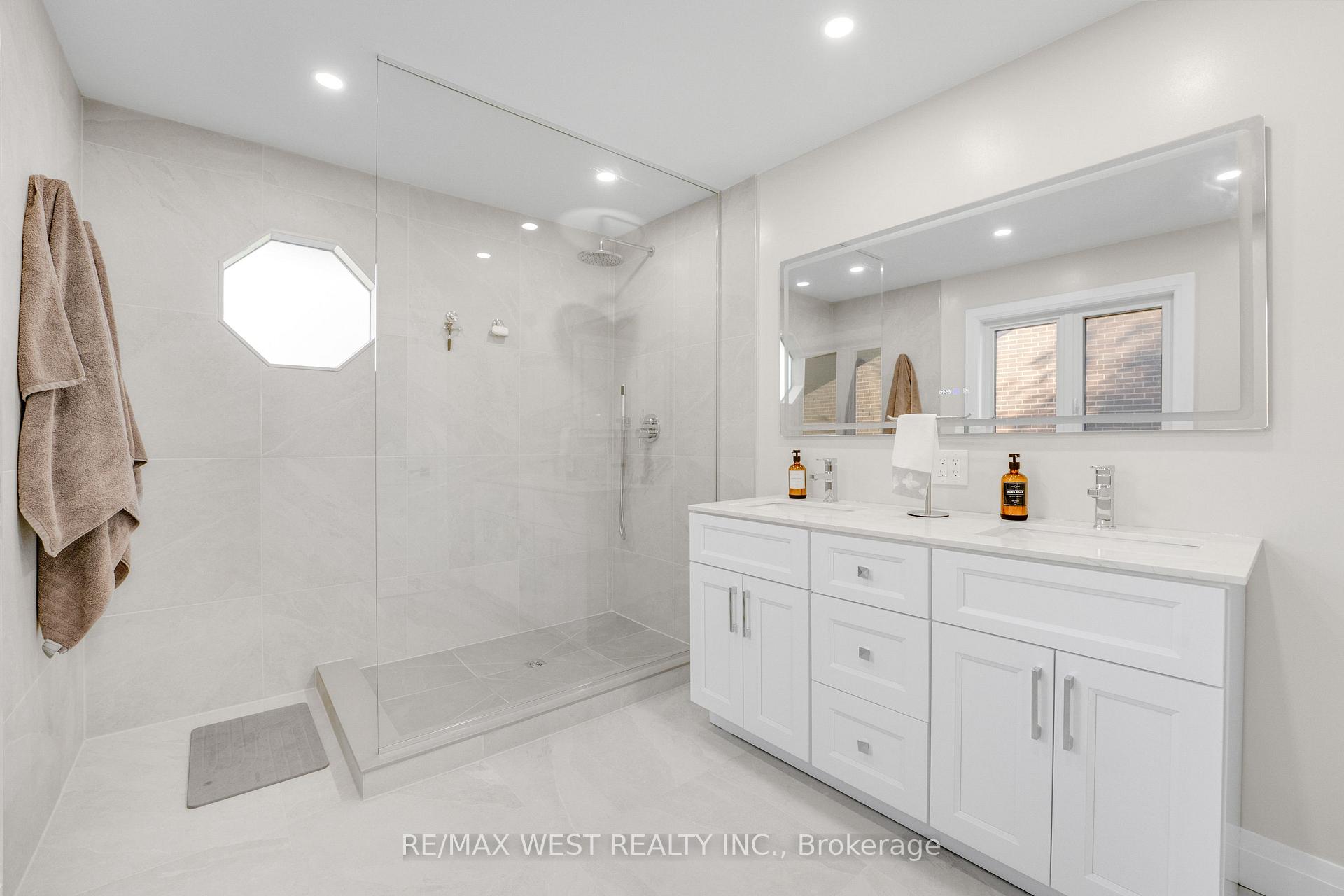 Photo 15 of 1136 Goodson Crescent, Oakville, Wedgewood Creek — HOMEH