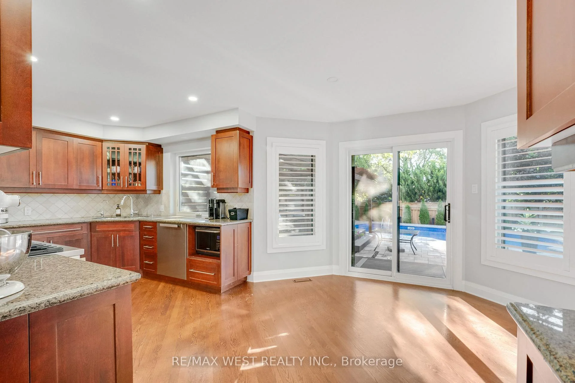 Photo 10 of 1136 Goodson Crescent, Oakville, Wedgewood Creek — HOMEH
