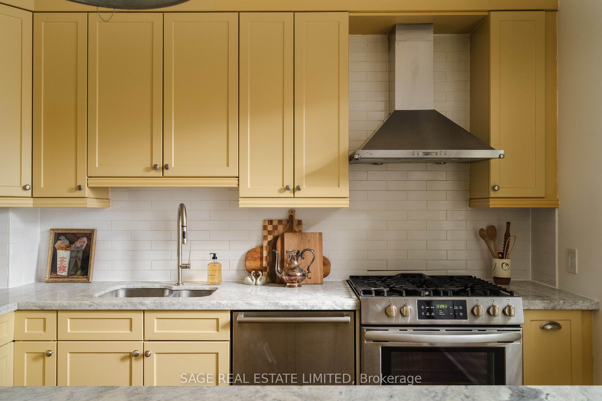 Photo 6 of 121 Glendale Avenue, Toronto, Roncesvalles — HOMEH