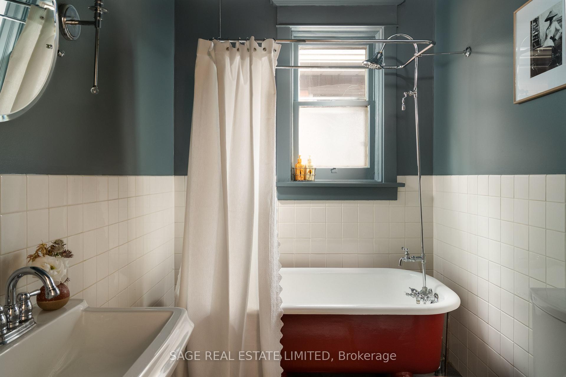 Photo 11 of 121 Glendale Avenue, Toronto, Roncesvalles — HOMEH