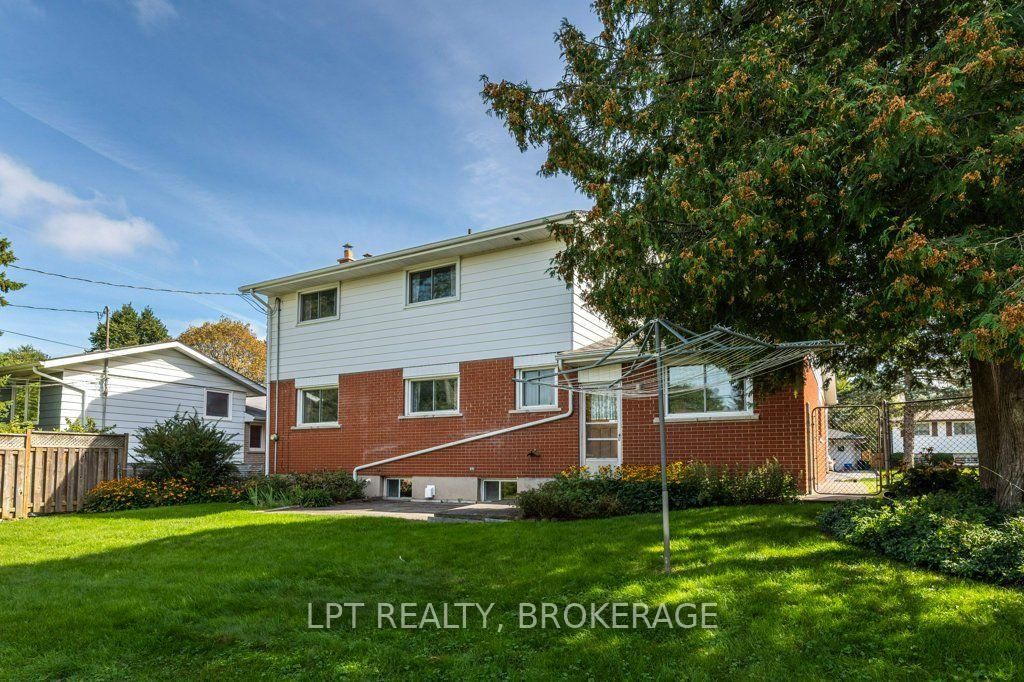 Photo 3 of 124 Campbell Crescent, Kingston, Central City West — HOMEH