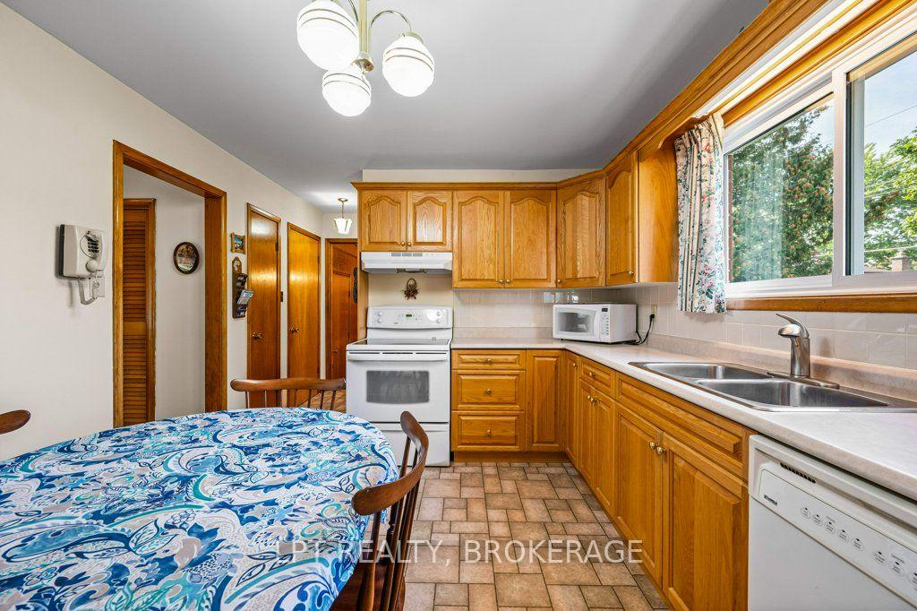 Photo 34 of 124 Campbell Crescent, Kingston, Central City West — HOMEH