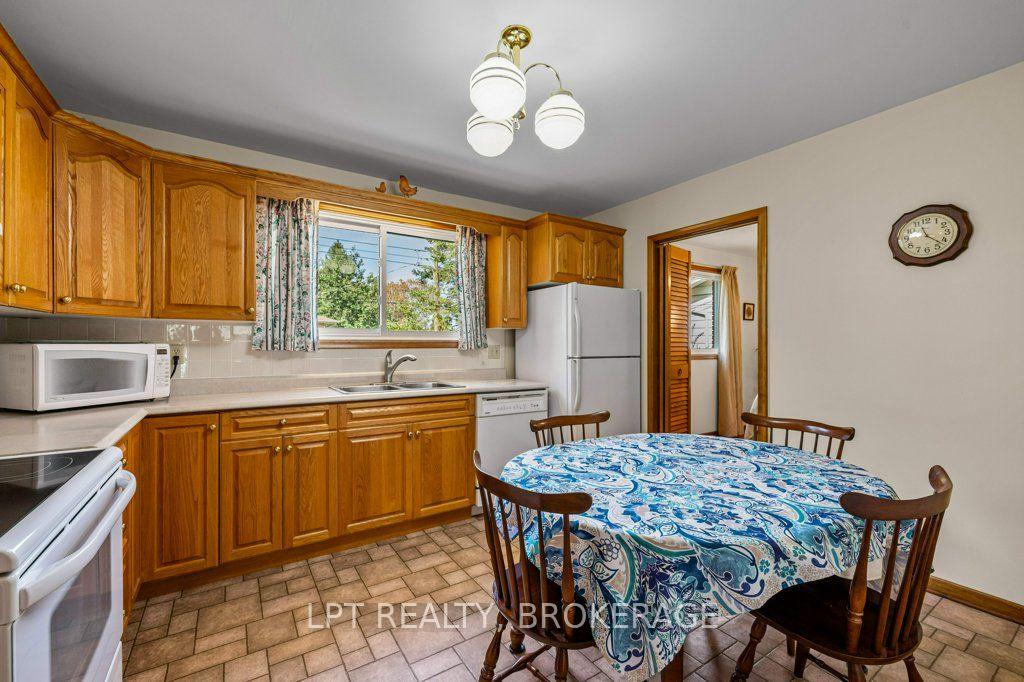 Photo 15 of 124 Campbell Crescent, Kingston, Central City West — HOMEH