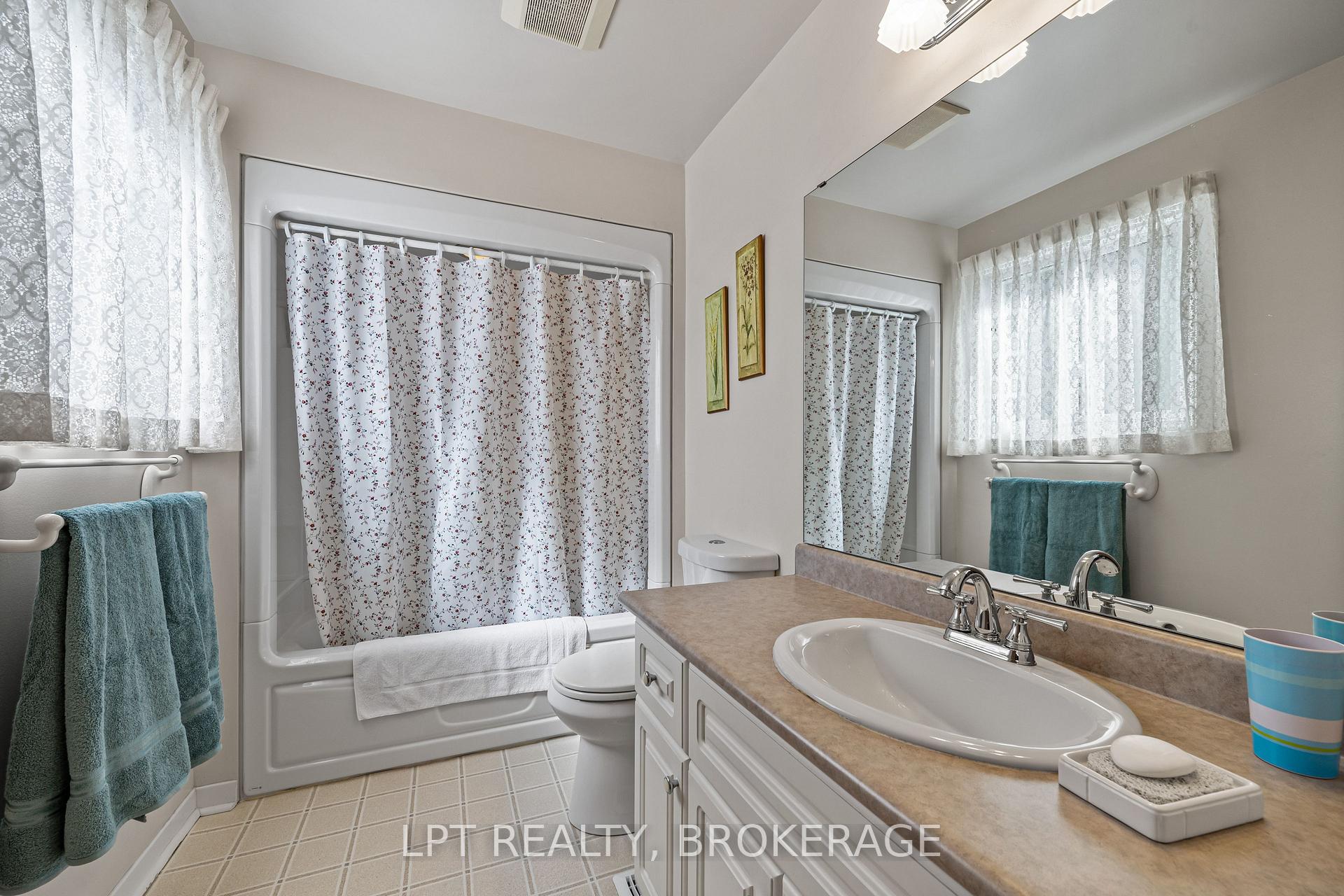 Photo 40 of 124 Campbell Crescent, Kingston, Central City West — HOMEH