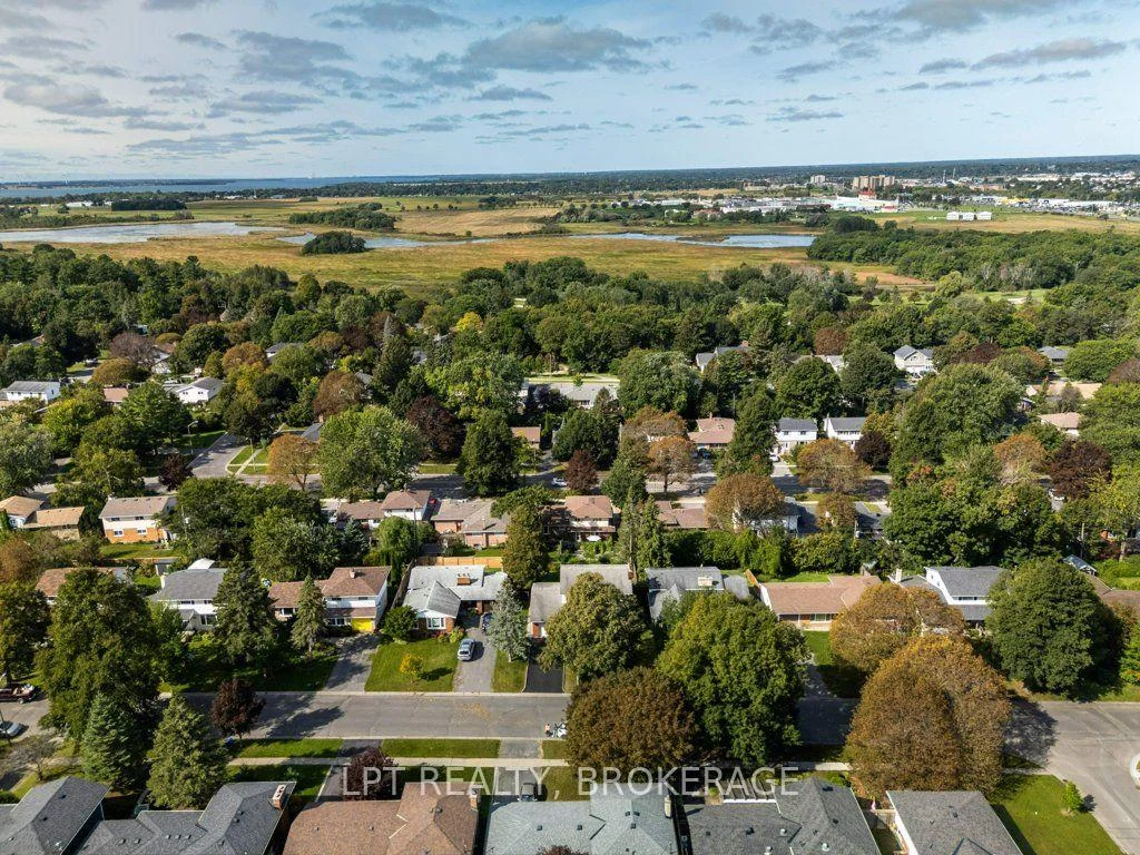 Photo 4 of 124 Campbell Crescent, Kingston, Central City West — HOMEH