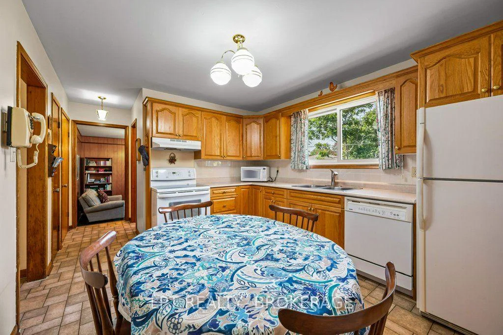 Photo 12 of 124 Campbell Crescent, Kingston, Central City West — HOMEH