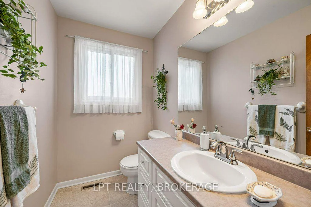 Photo 21 of 124 Campbell Crescent, Kingston, Central City West — HOMEH