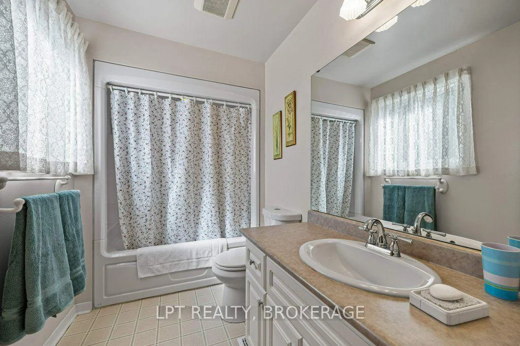 Photo 22 of 124 Campbell Crescent, Kingston, Central City West — HOMEH