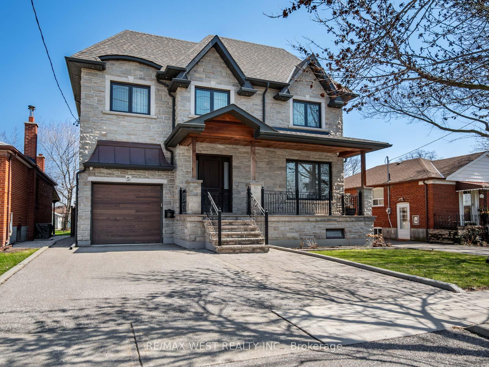 Photo 2 of 5 Paula Boulevard, Etobicoke, Alderwood — HOMEH