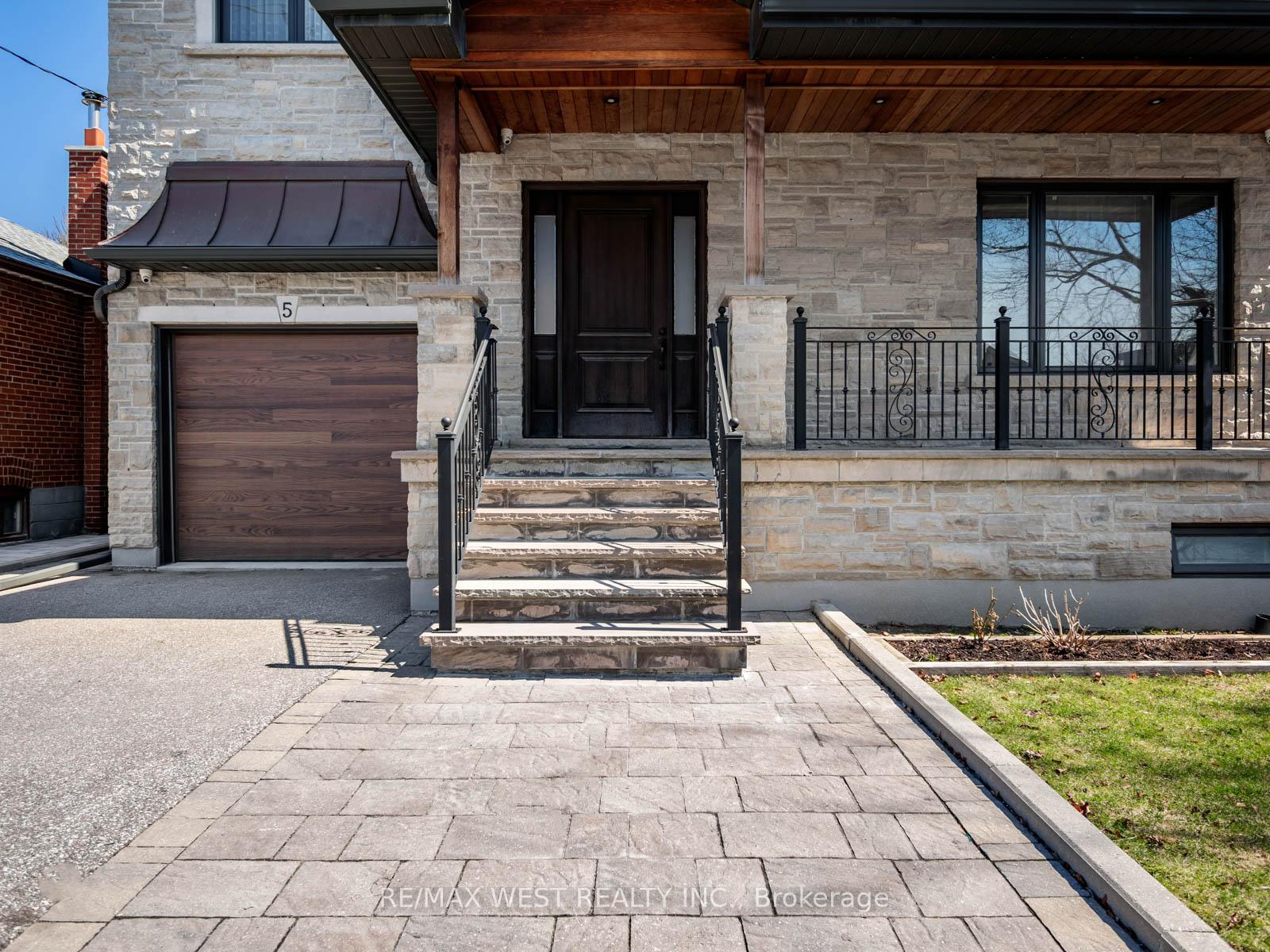 Photo 3 of 5 Paula Boulevard, Etobicoke, Alderwood — HOMEH