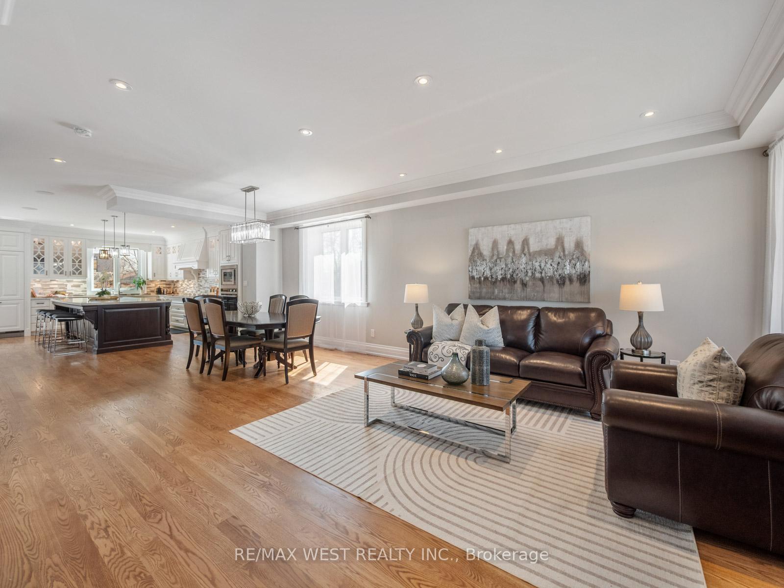 Photo 7 of 5 Paula Boulevard, Etobicoke, Alderwood — HOMEH