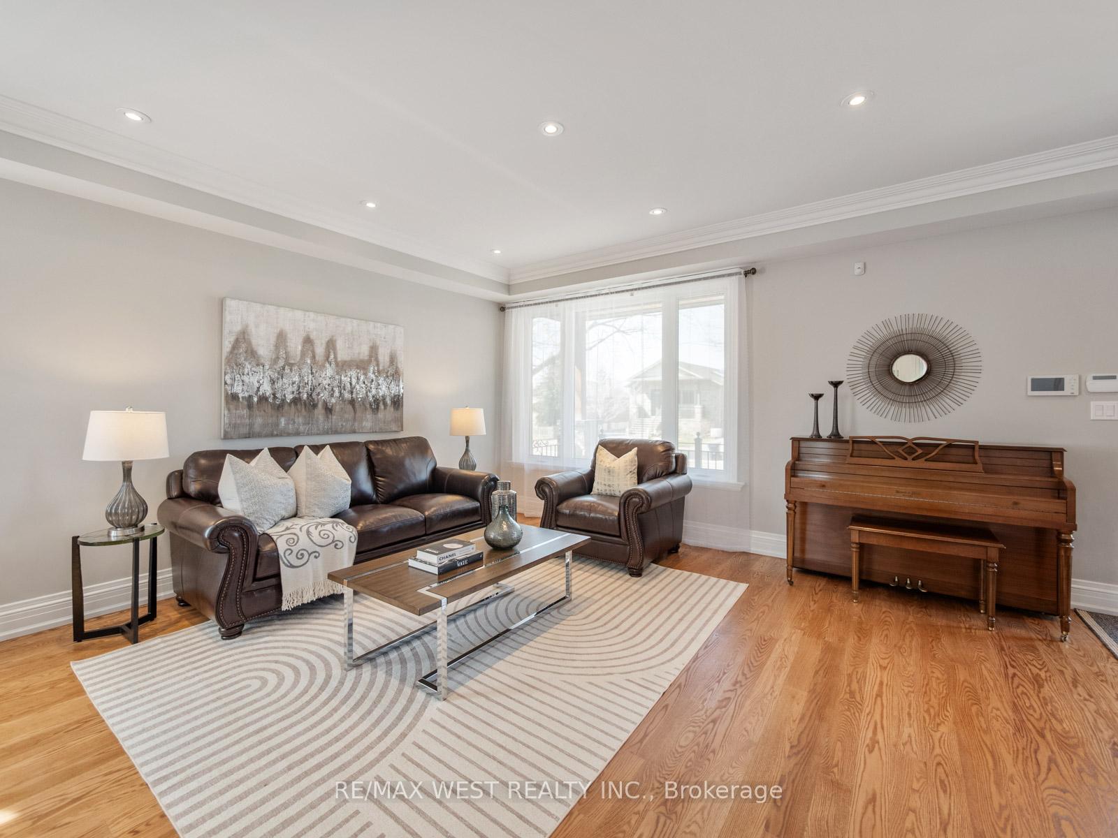 Photo 8 of 5 Paula Boulevard, Etobicoke, Alderwood — HOMEH
