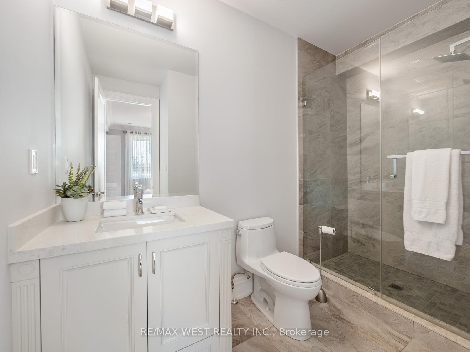 Photo 22 of 5 Paula Boulevard, Etobicoke, Alderwood — HOMEH
