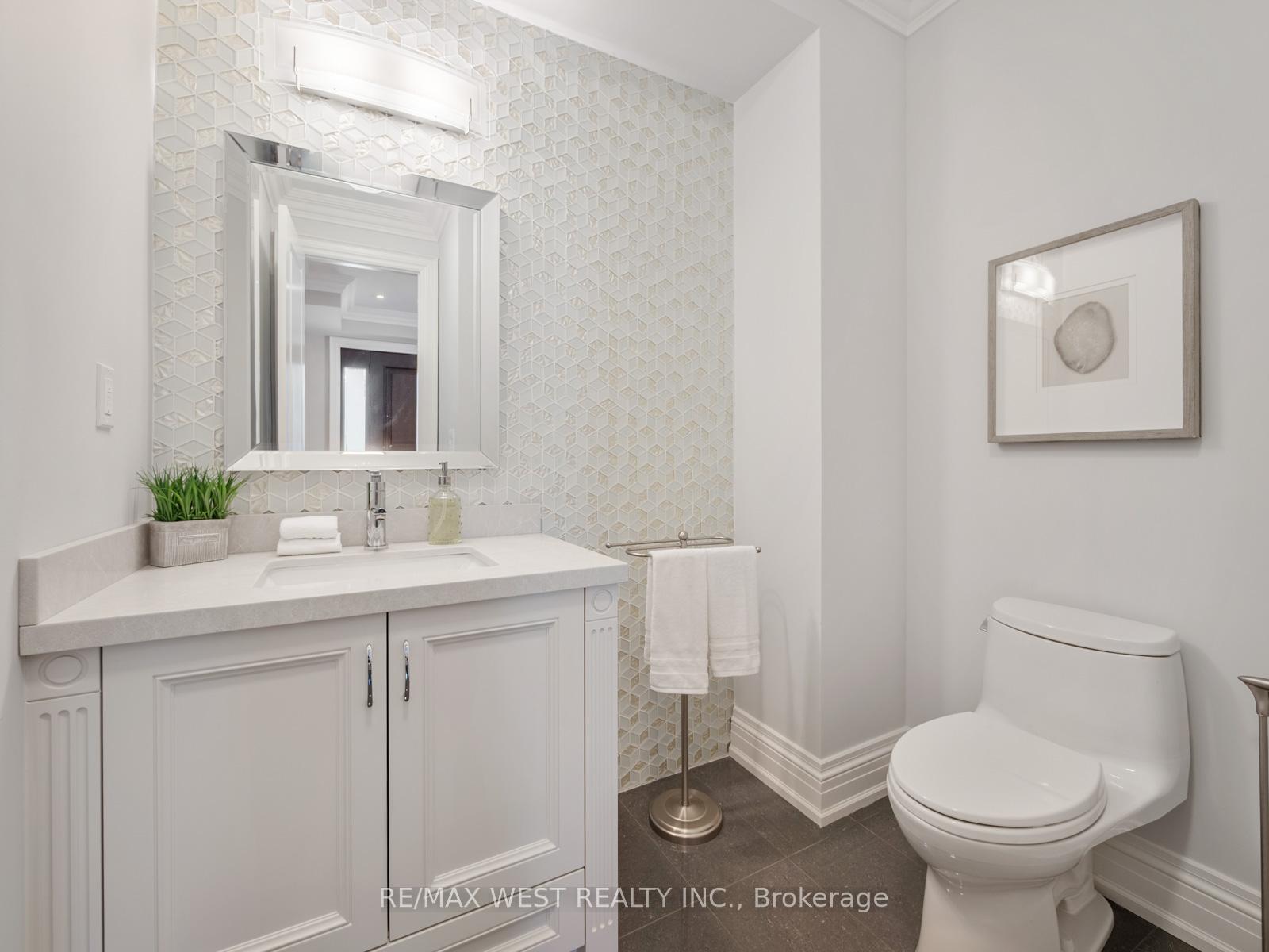 Photo 23 of 5 Paula Boulevard, Etobicoke, Alderwood — HOMEH
