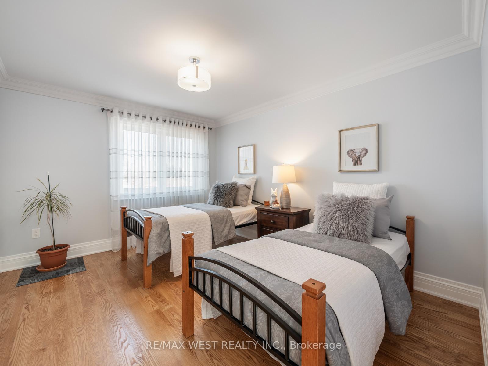 Photo 33 of 5 Paula Boulevard, Etobicoke, Alderwood — HOMEH