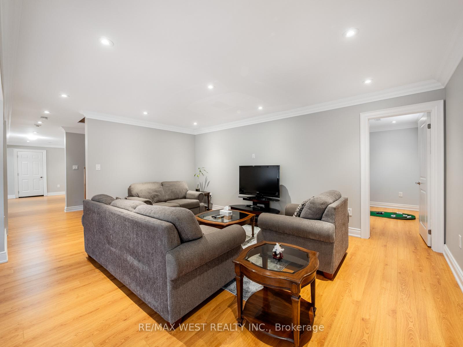 Photo 43 of 5 Paula Boulevard, Etobicoke, Alderwood — HOMEH