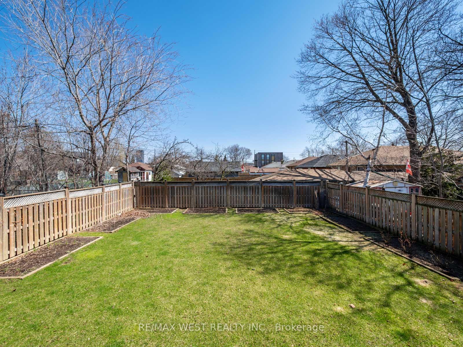 Photo 47 of 5 Paula Boulevard, Etobicoke, Alderwood — HOMEH