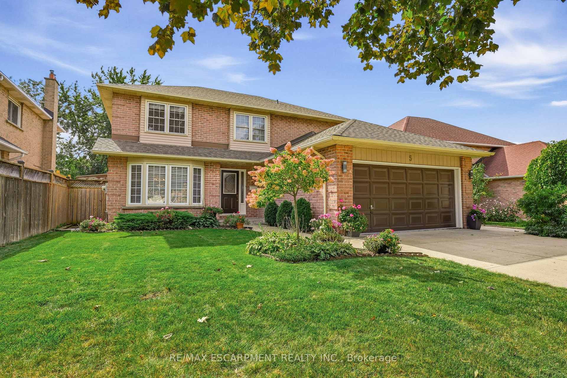 Photo 2 of 5 Michelle Drive, St. Catharines, Grapeview — HOMEH