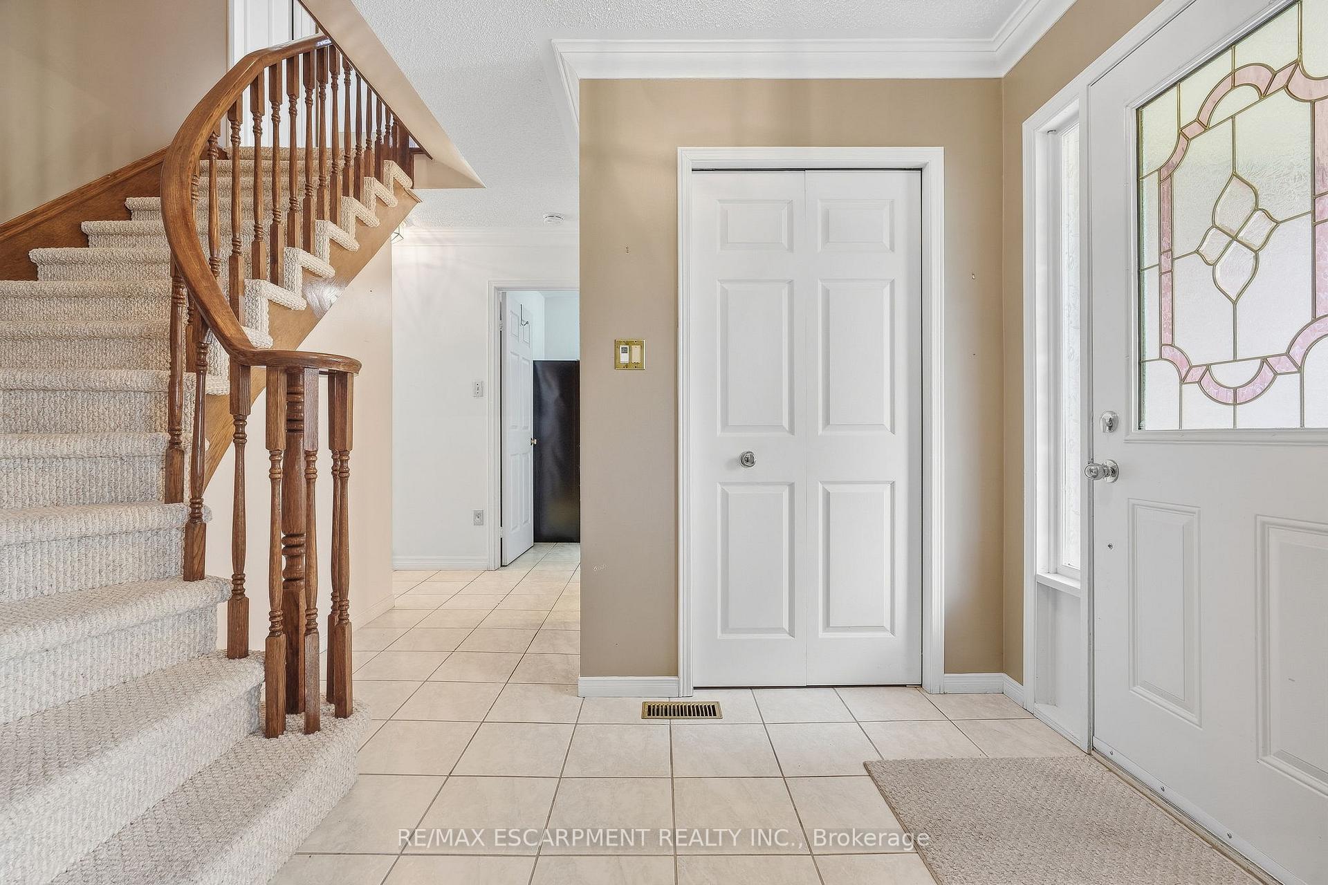 Photo 3 of 5 Michelle Drive, St. Catharines, Grapeview — HOMEH