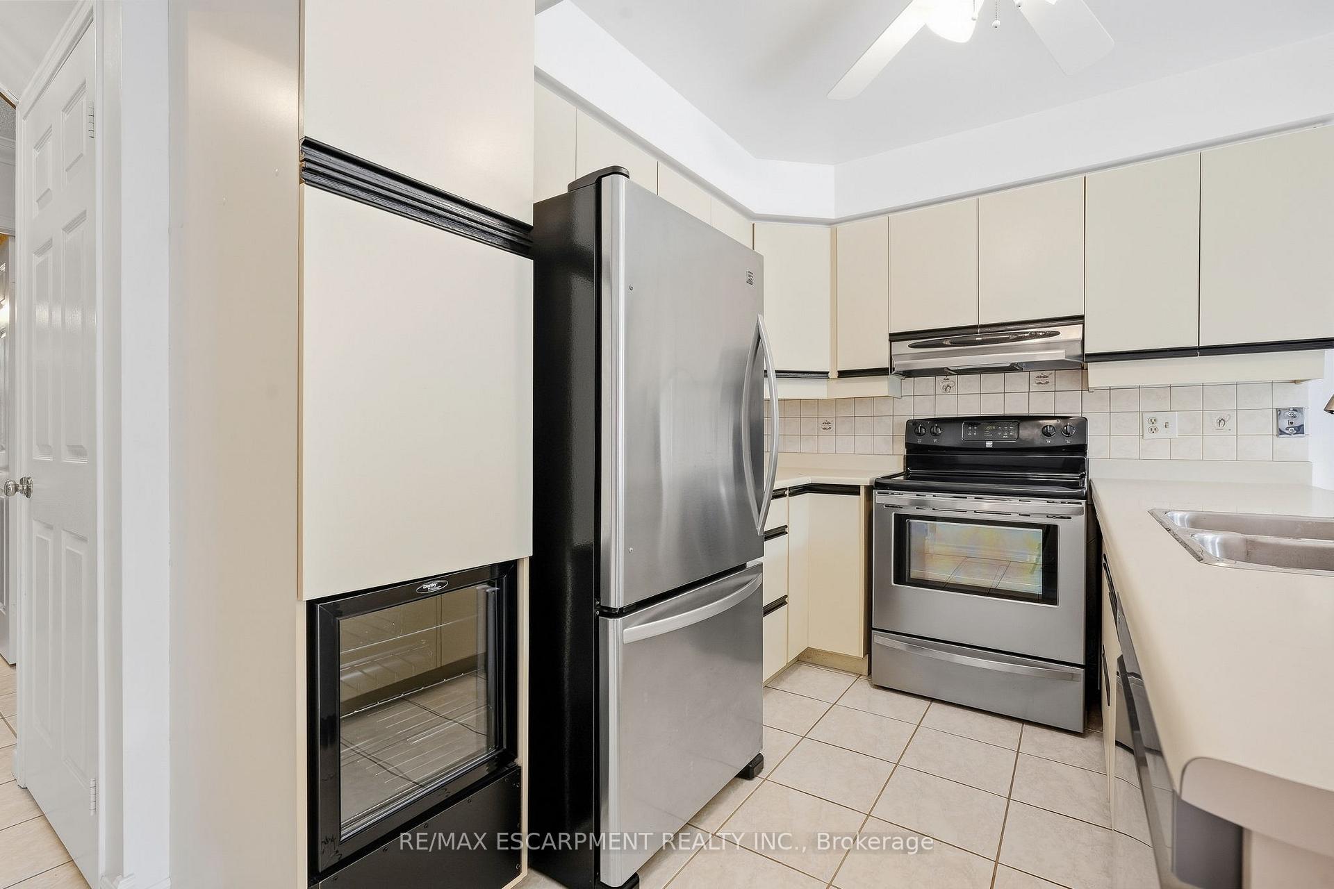 Photo 5 of 5 Michelle Drive, St. Catharines, Grapeview — HOMEH