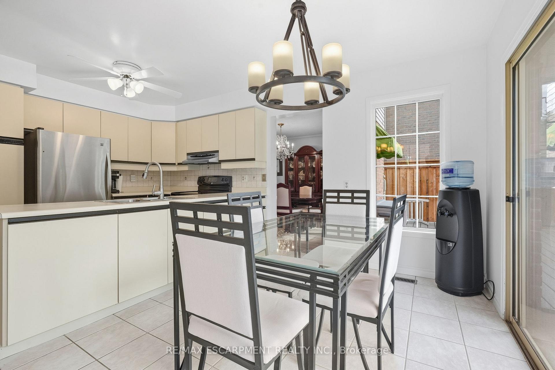 Photo 6 of 5 Michelle Drive, St. Catharines, Grapeview — HOMEH