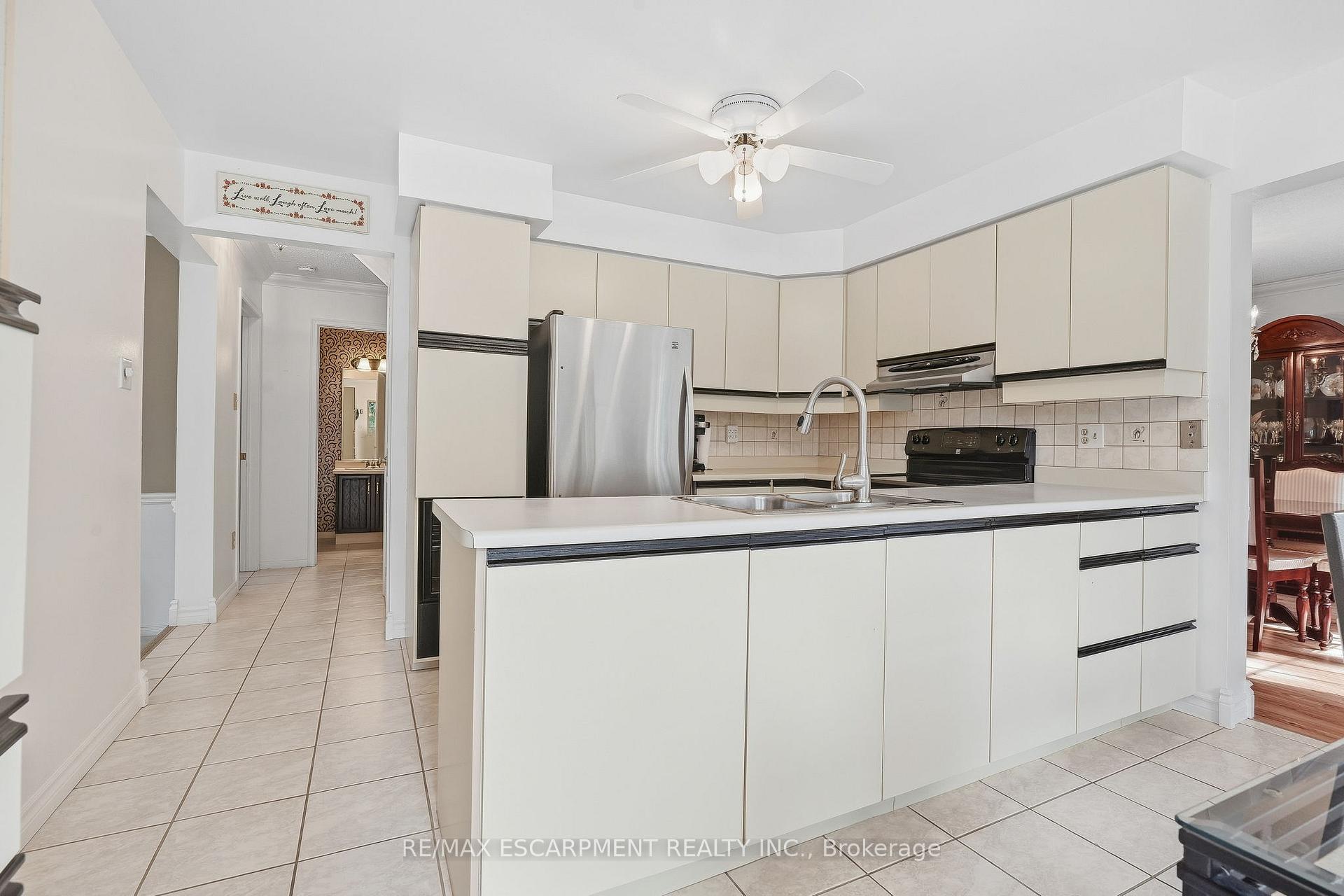 Photo 7 of 5 Michelle Drive, St. Catharines, Grapeview — HOMEH