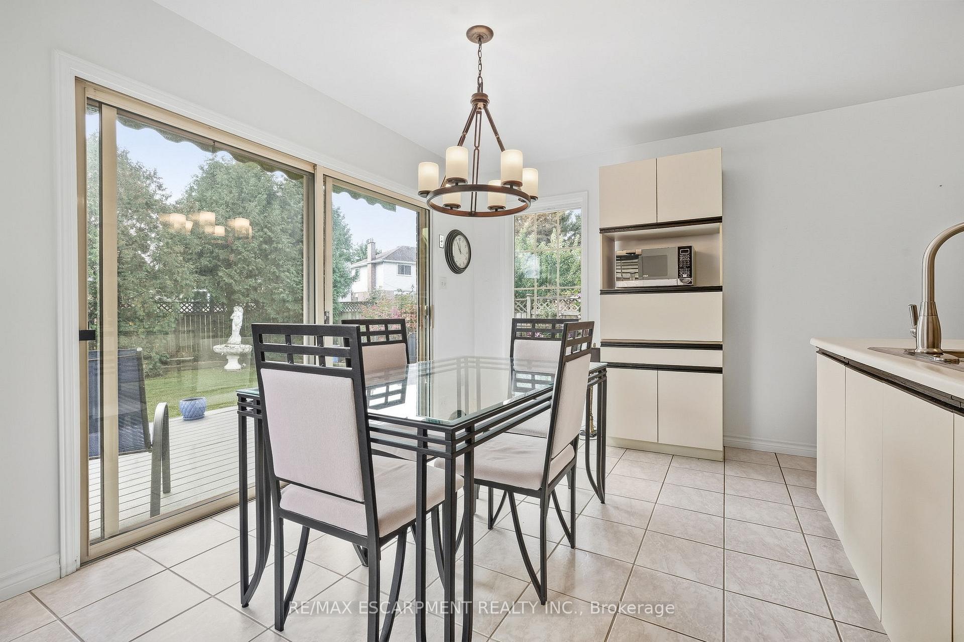 Photo 8 of 5 Michelle Drive, St. Catharines, Grapeview — HOMEH