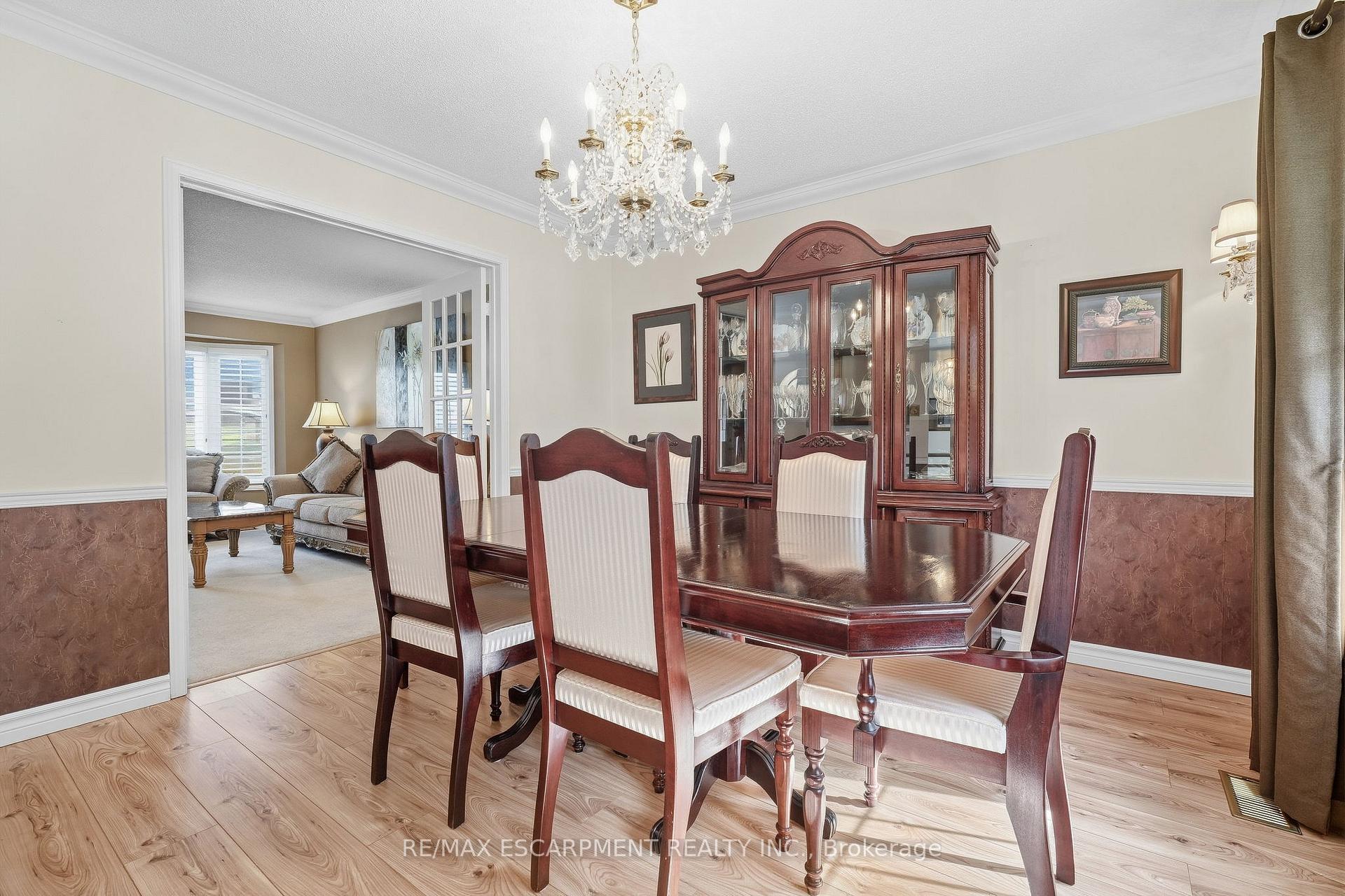 Photo 11 of 5 Michelle Drive, St. Catharines, Grapeview — HOMEH