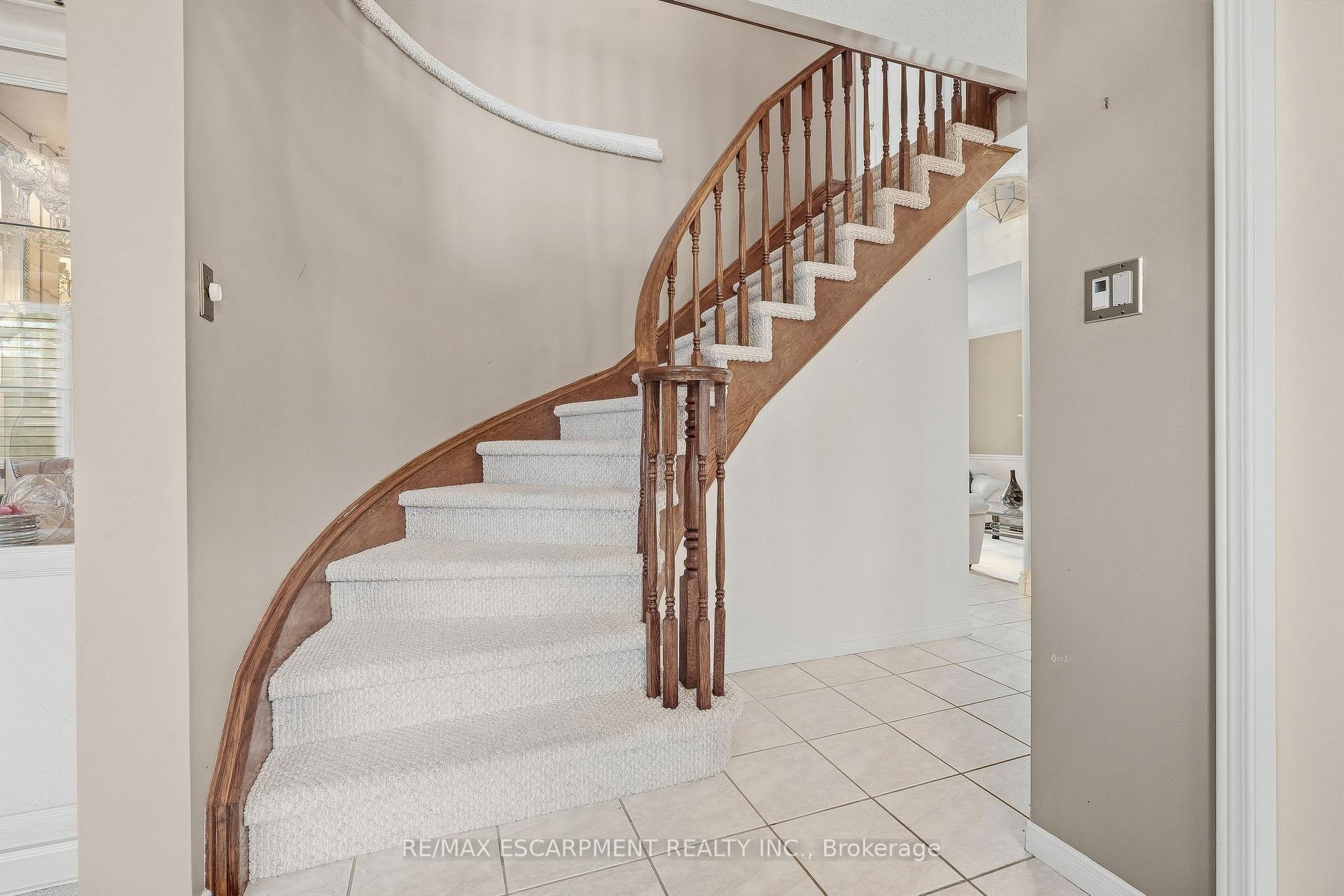 Photo 23 of 5 Michelle Drive, St. Catharines, Grapeview — HOMEH