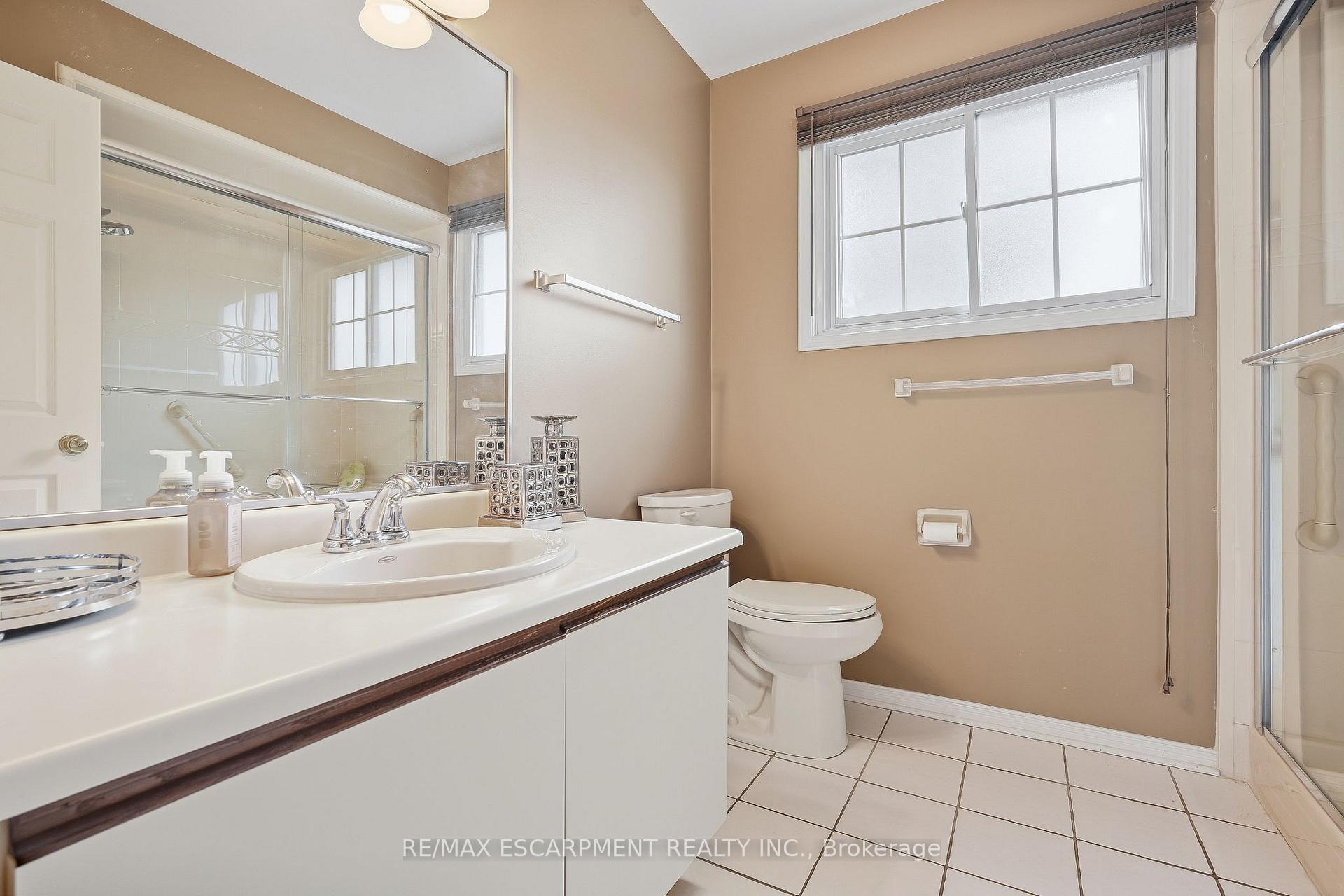 Photo 27 of 5 Michelle Drive, St. Catharines, Grapeview — HOMEH