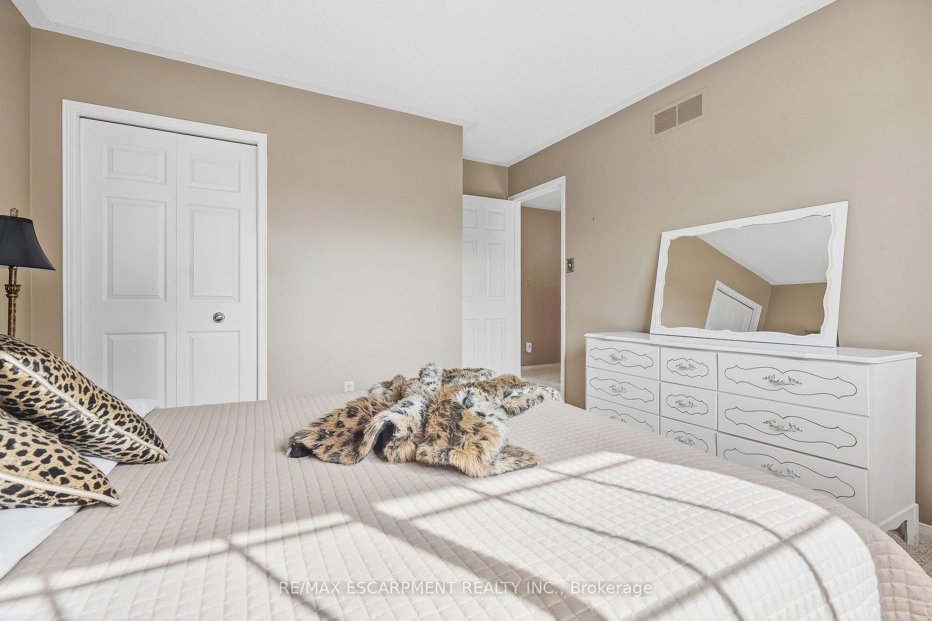 Photo 30 of 5 Michelle Drive, St. Catharines, Grapeview — HOMEH