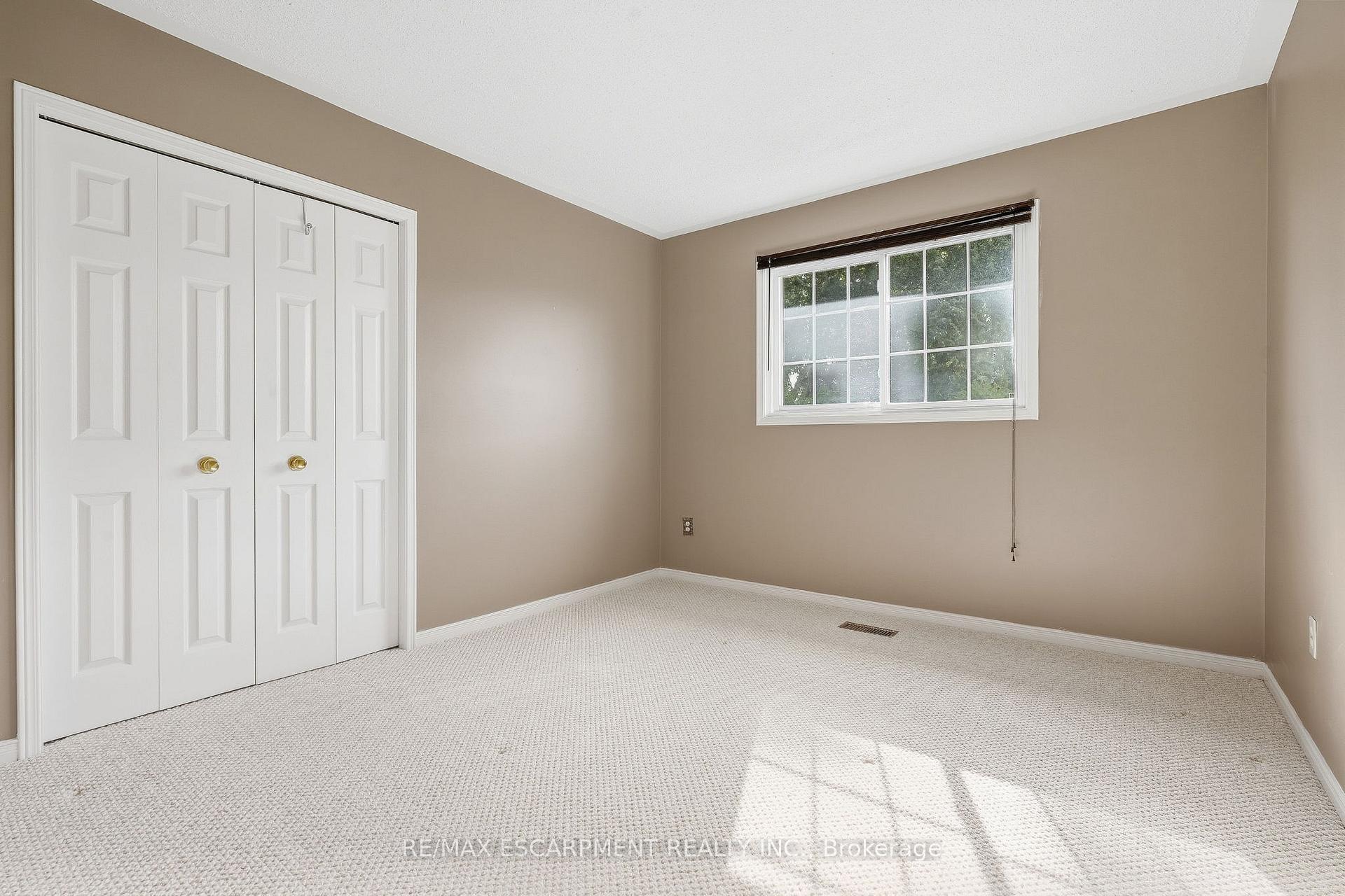 Photo 32 of 5 Michelle Drive, St. Catharines, Grapeview — HOMEH