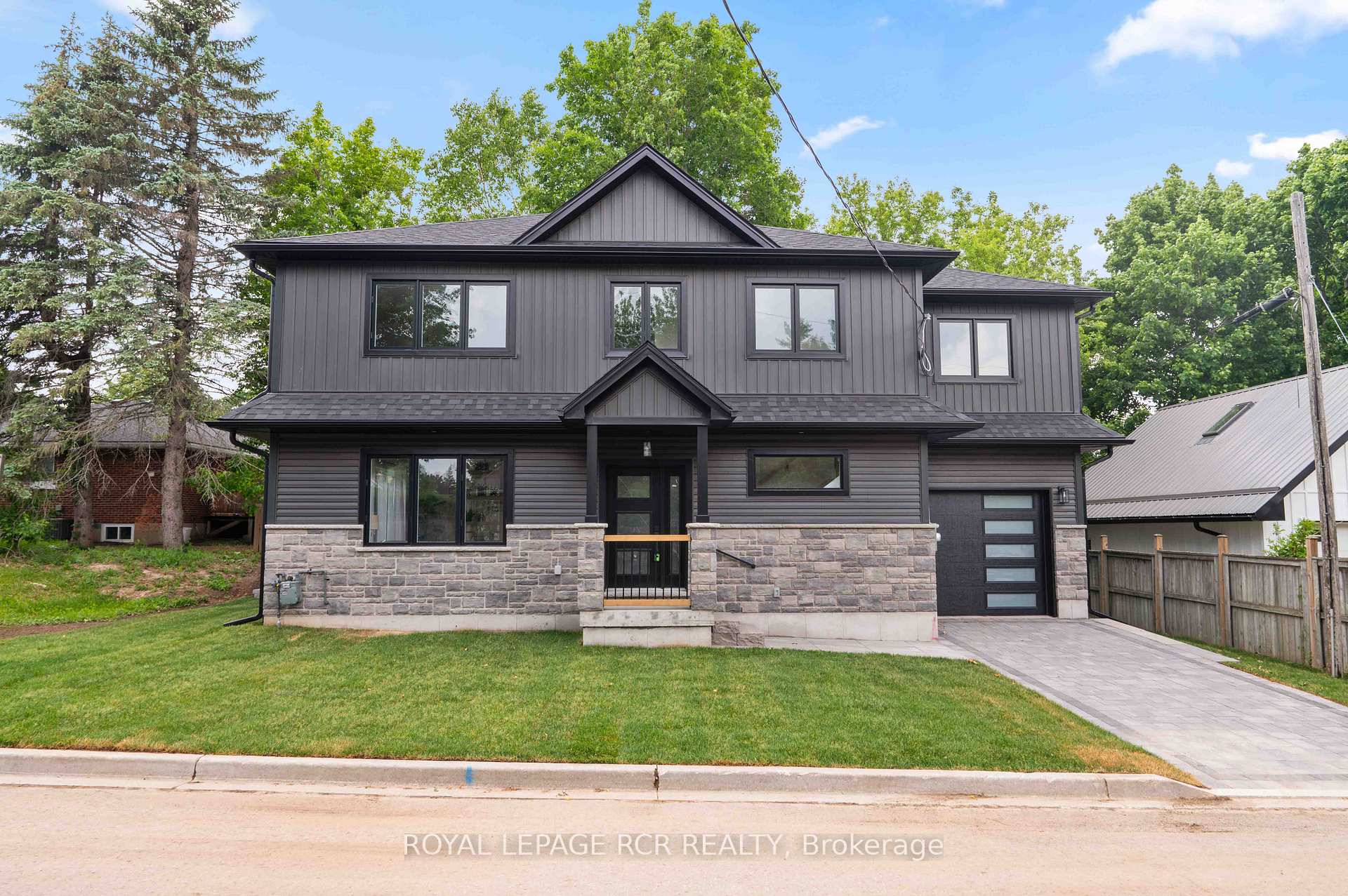 Photo 1 of 7 Henry Street, Orangeville — HOMEH