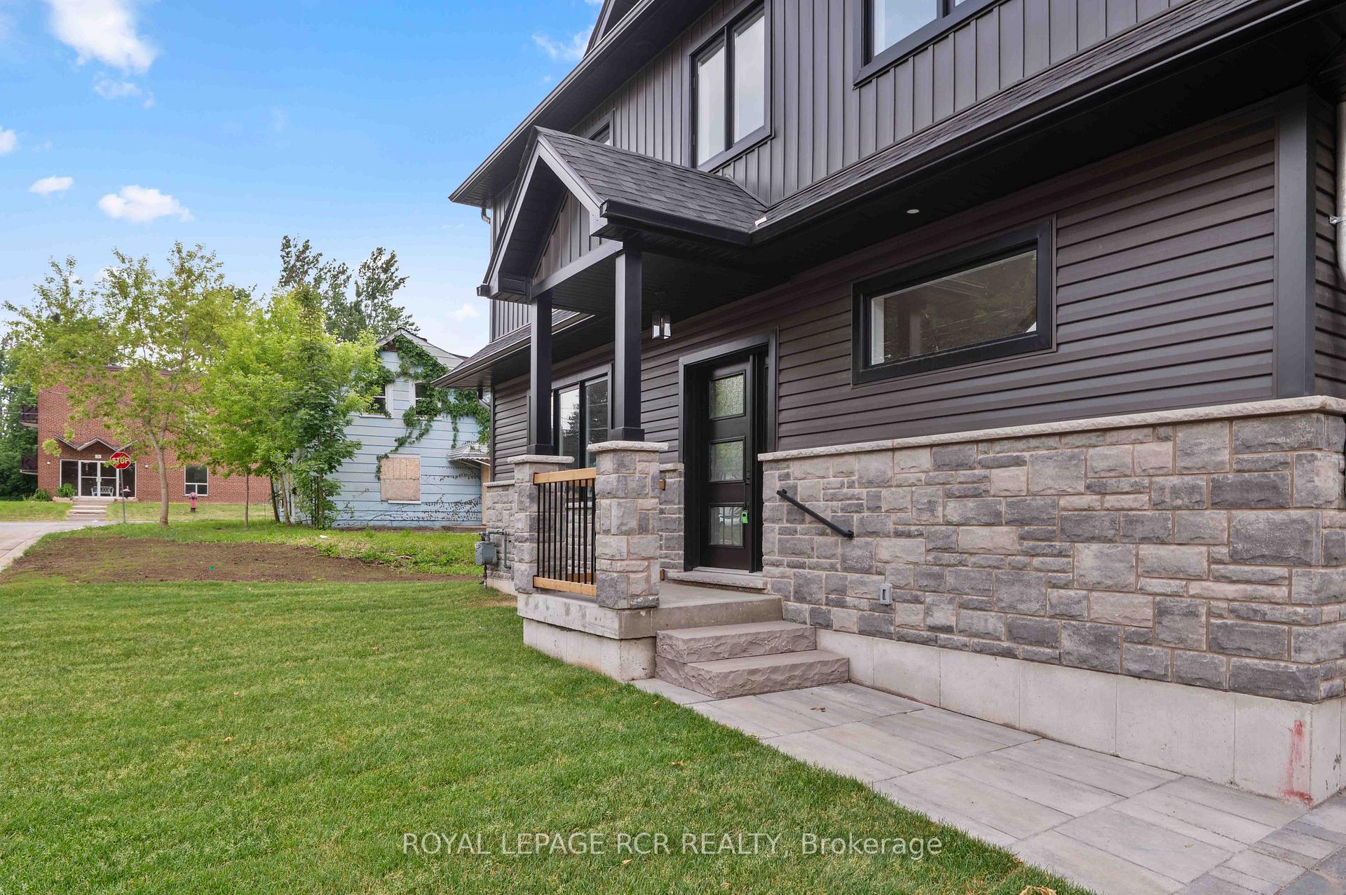 Photo 3 of 7 Henry Street, Orangeville — HOMEH