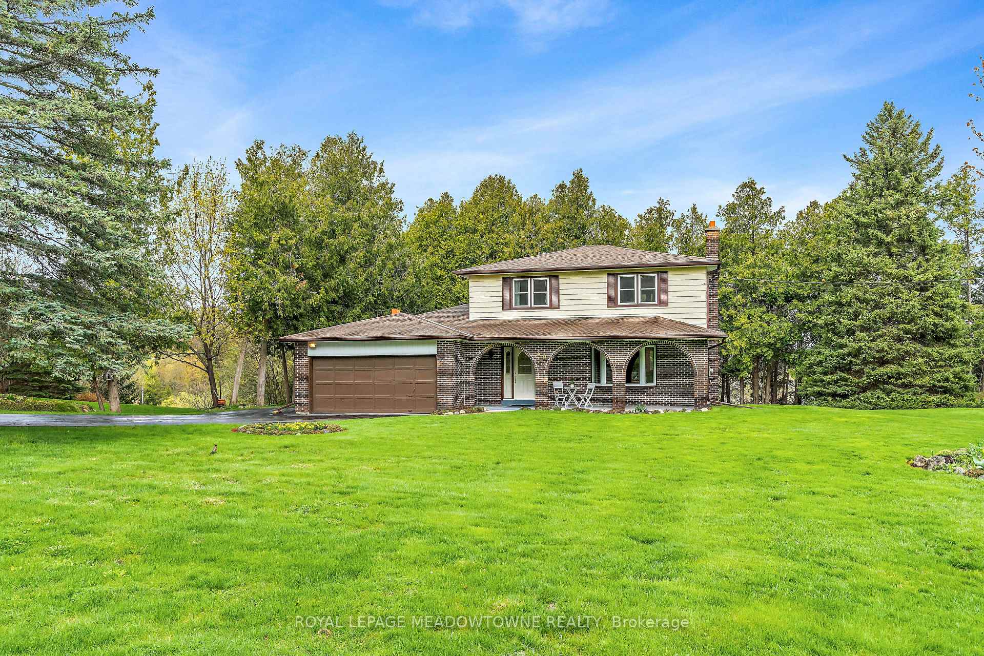 Photo 2 of 39 Wildwood Road, Halton Hills, Glen Williams — HOMEH