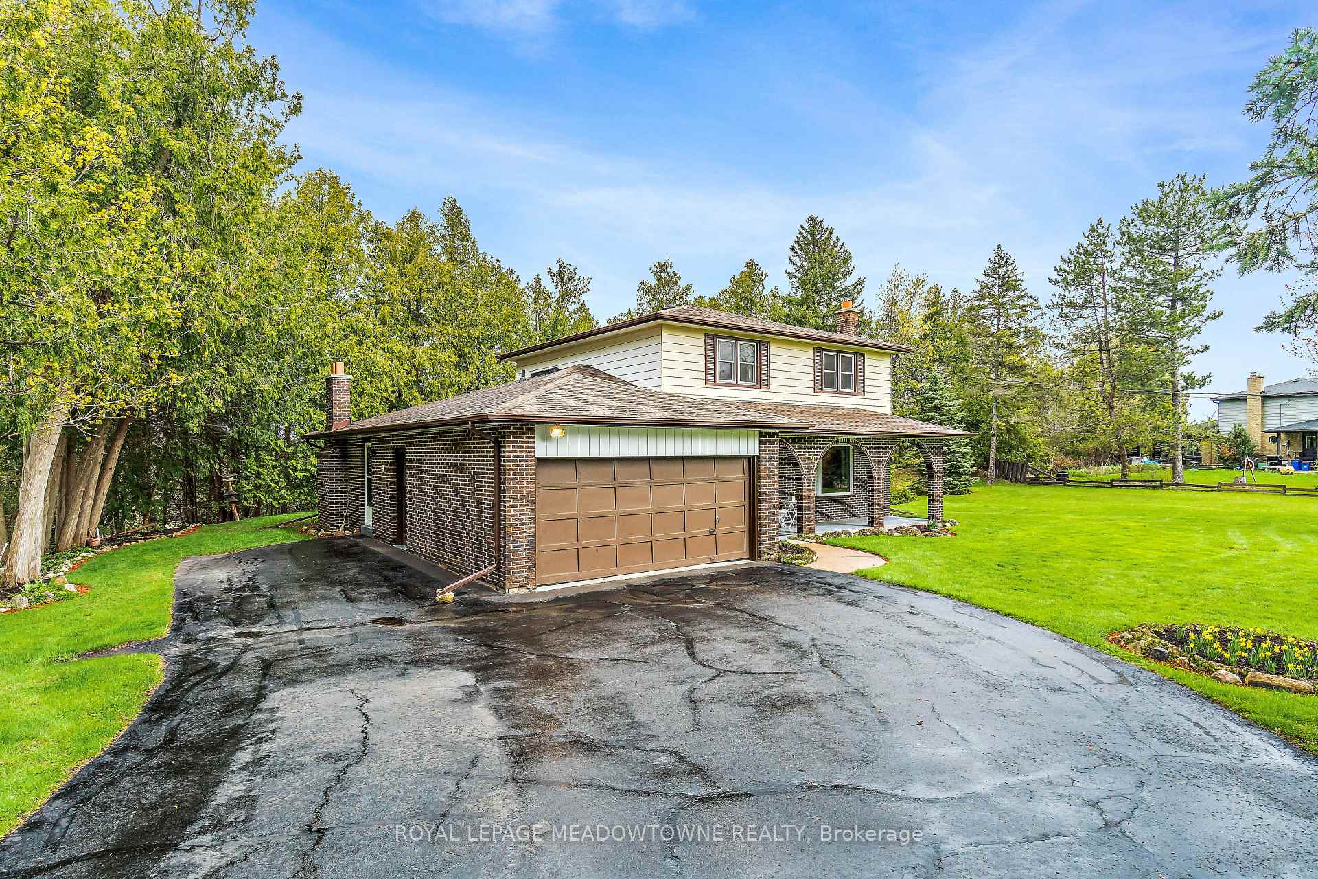 Photo 4 of 39 Wildwood Road, Halton Hills, Glen Williams — HOMEH